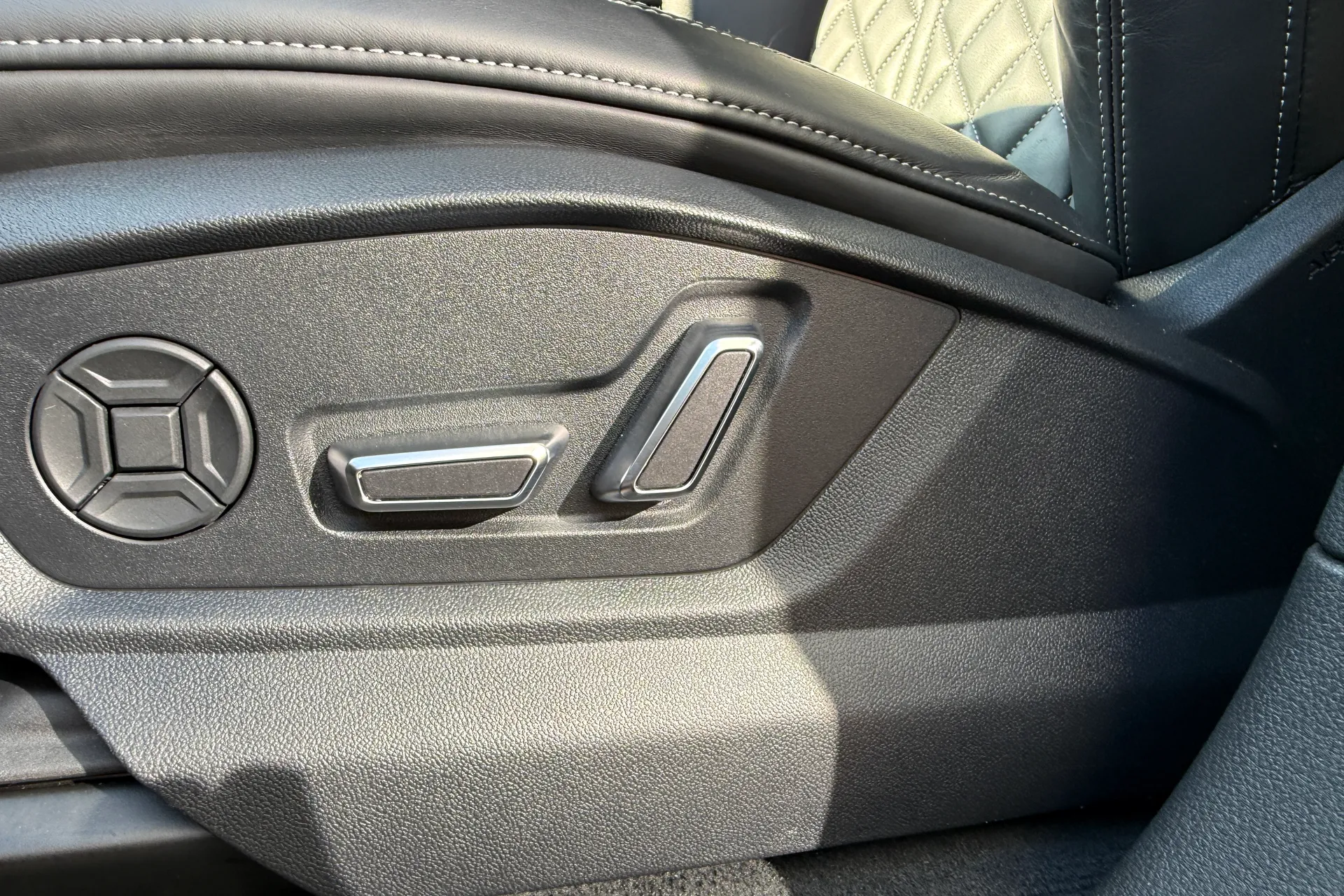 Audi Q8 thumbnail image number 26
