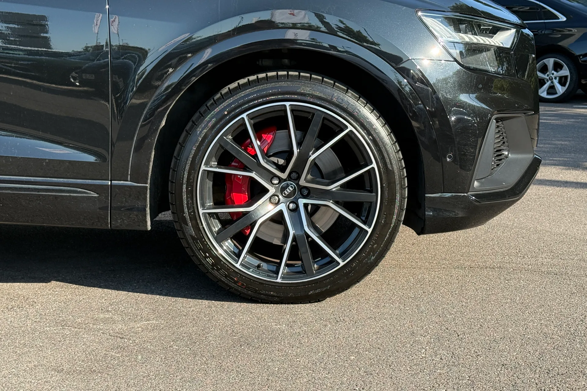 Audi Q8 thumbnail image number 11