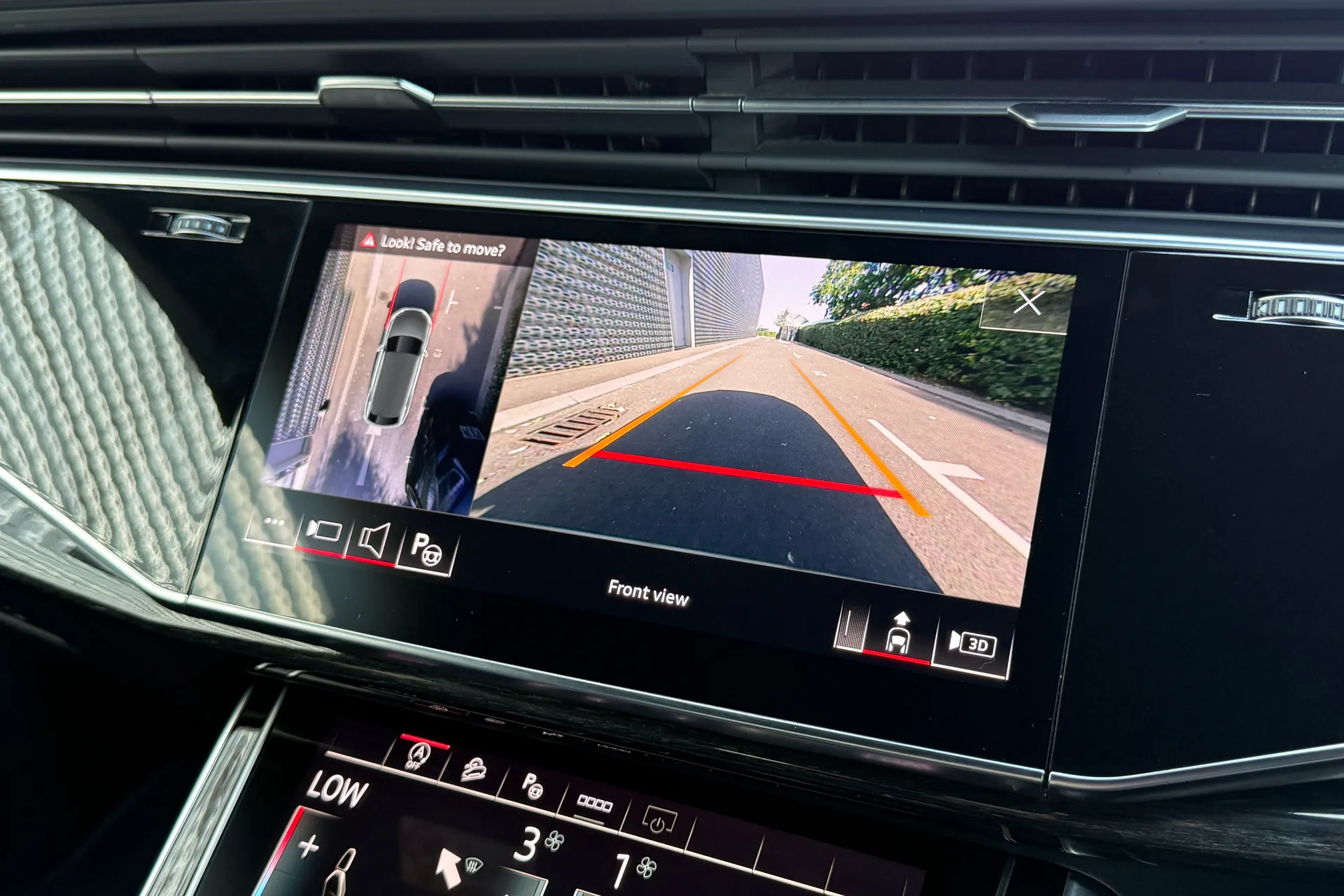 Audi Q8 thumbnail image number 3