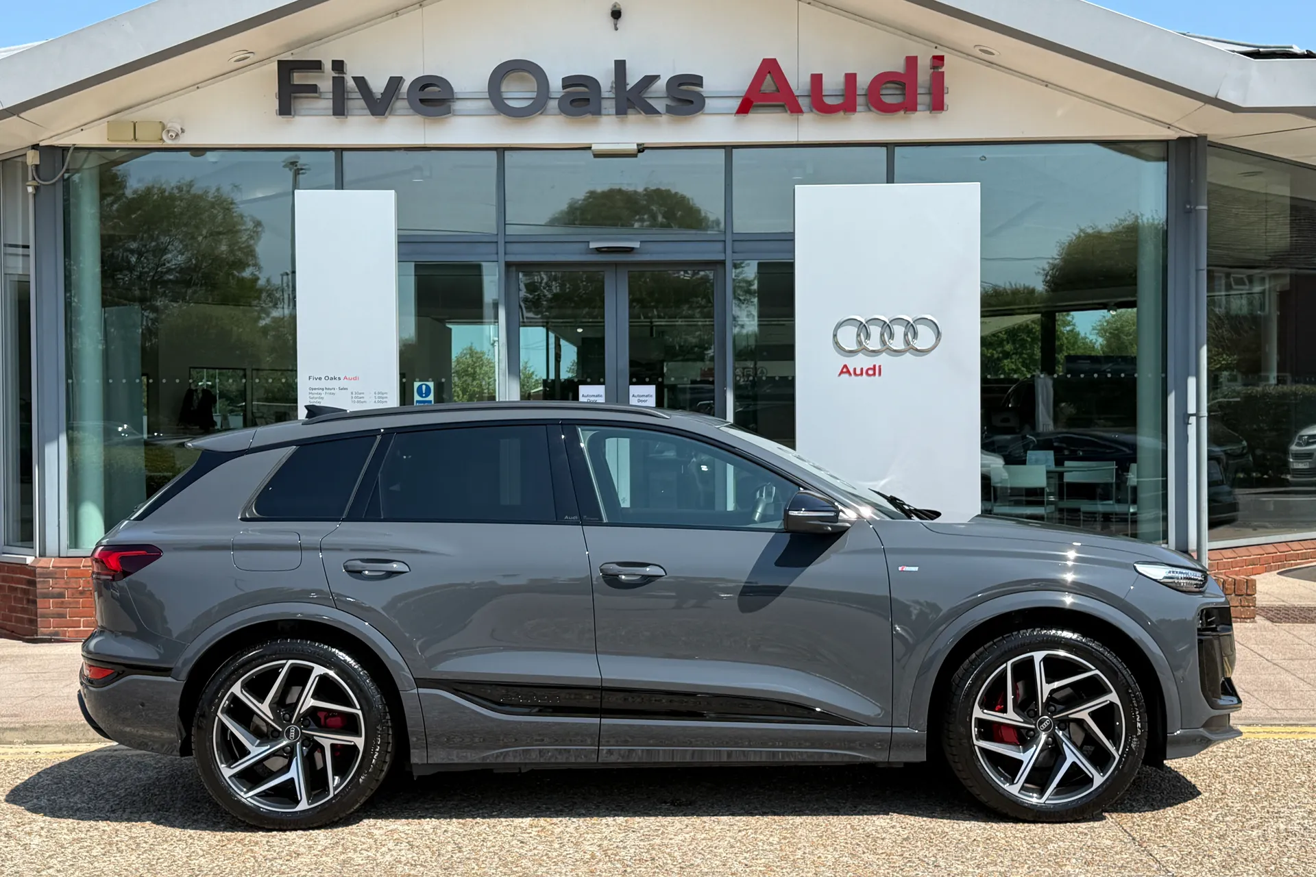 Audi Q6 thumbnail image number 2