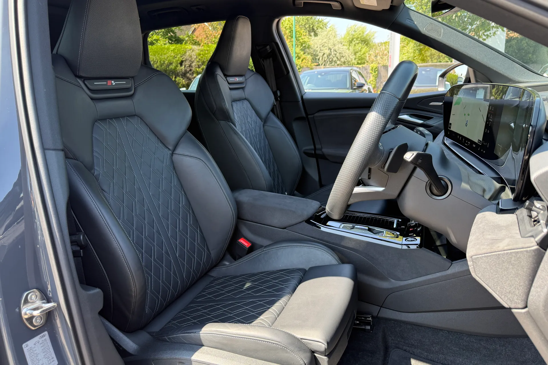Audi Q6 thumbnail image number 36