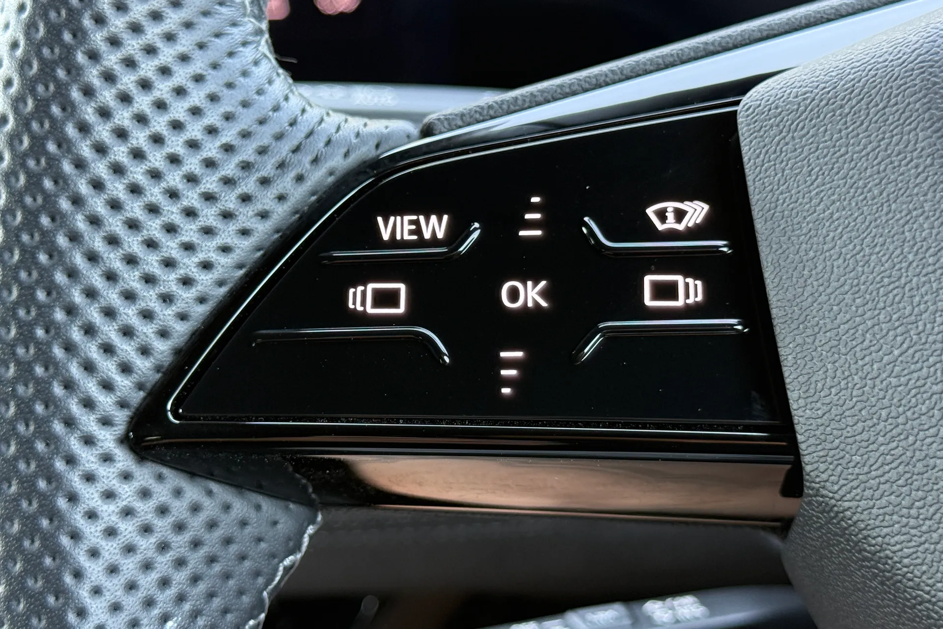 Audi Q6 thumbnail image number 28