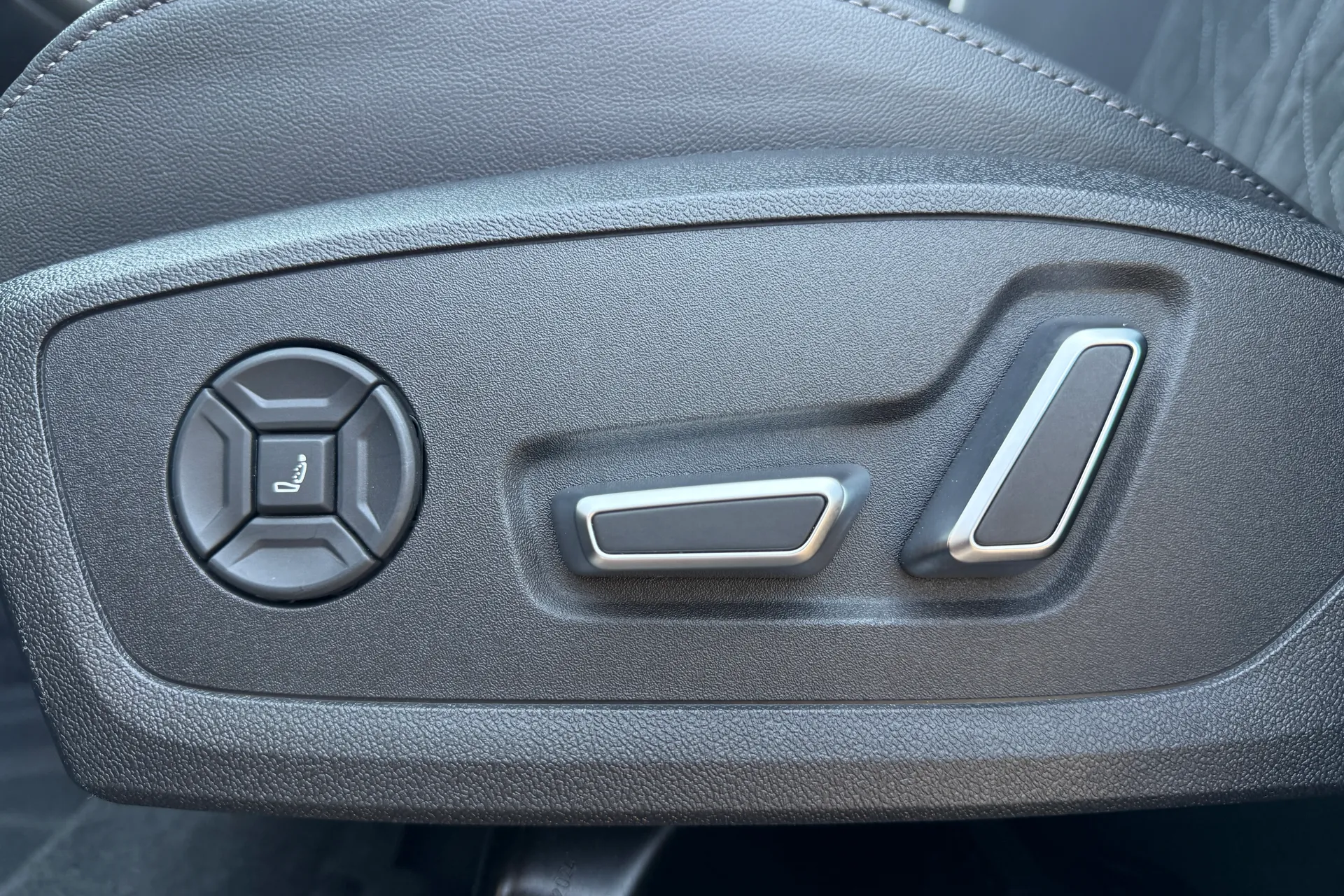 Audi Q6 thumbnail image number 23