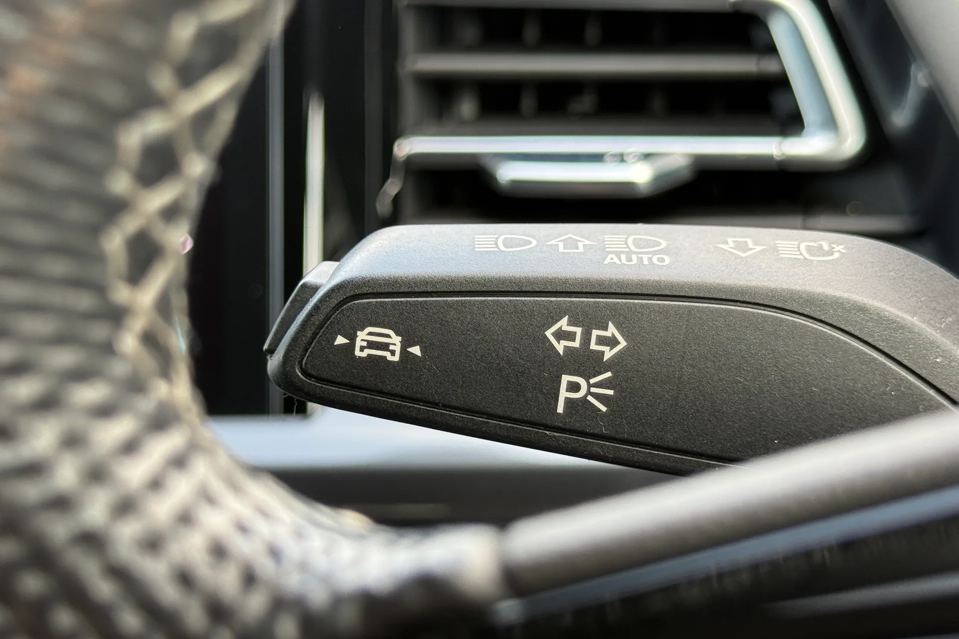 Audi Q4 thumbnail image number 18