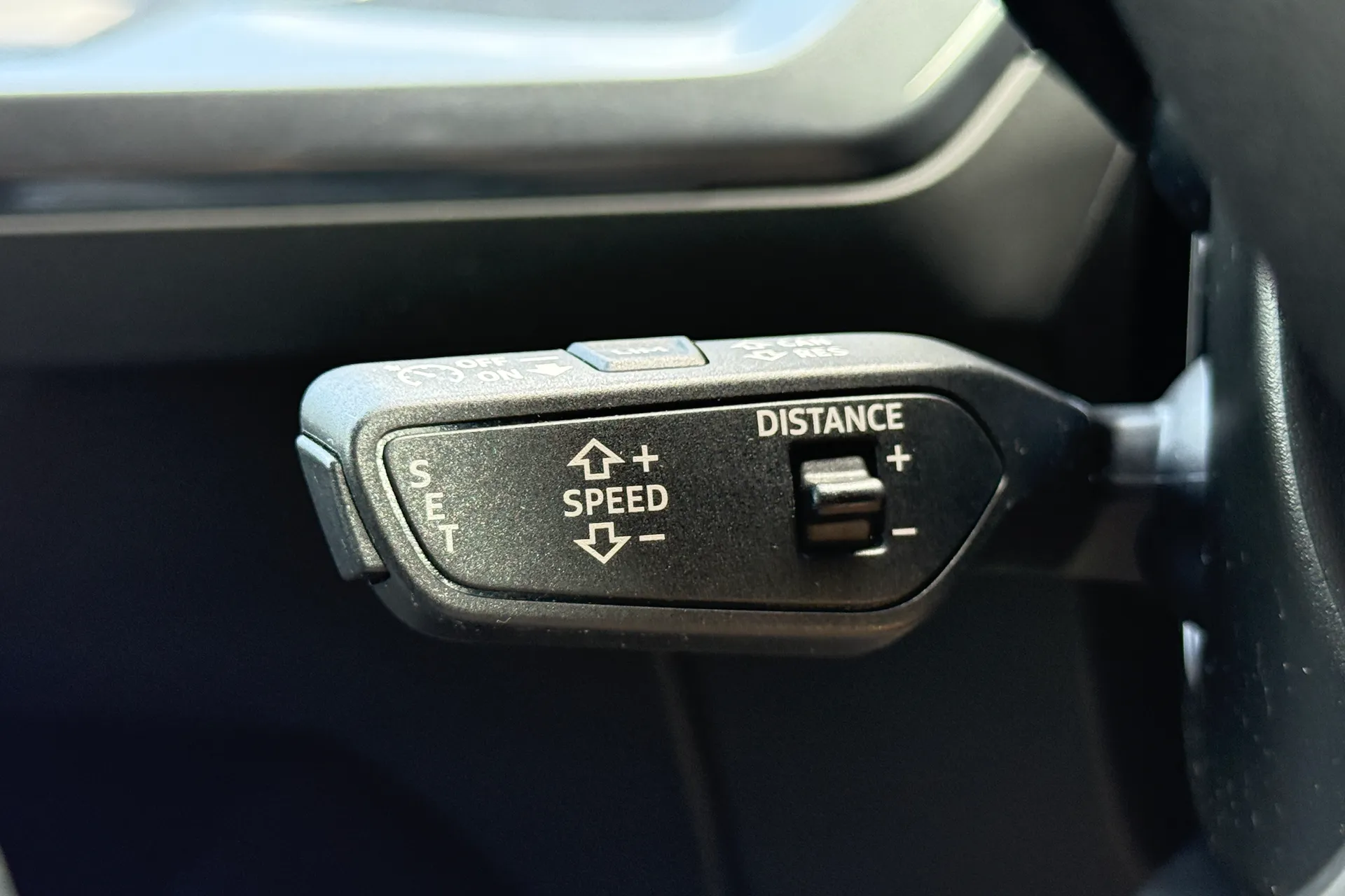 Audi Q4 thumbnail image number 17