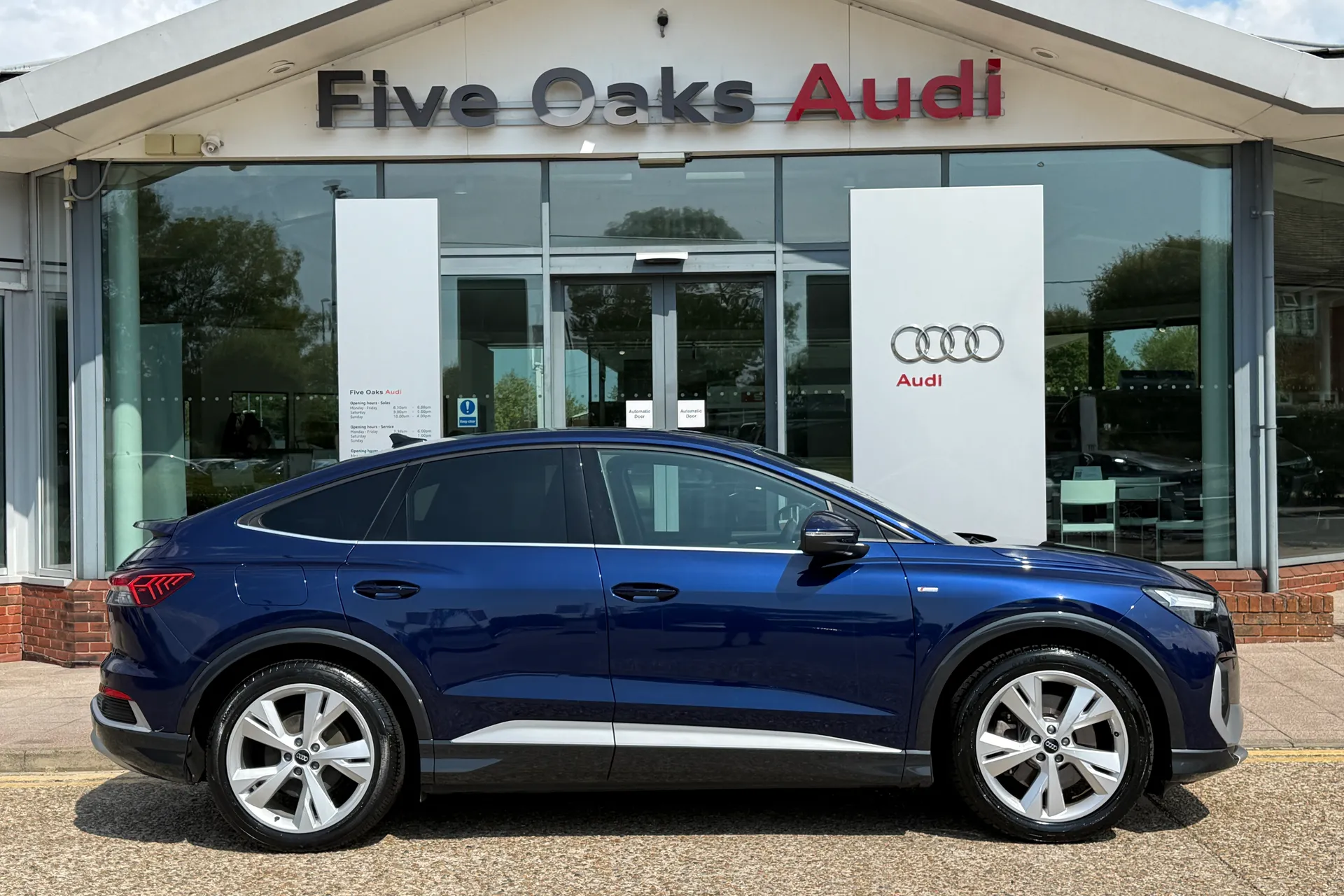 Audi Q4 thumbnail image number 2