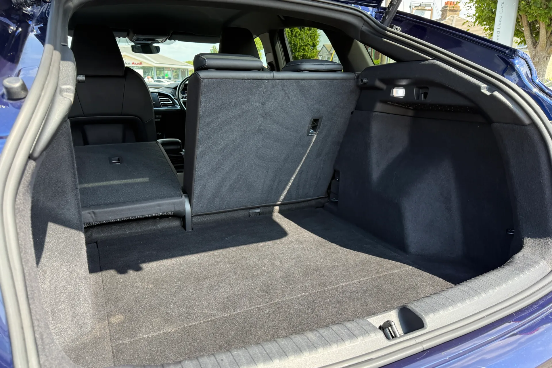 Audi Q4 thumbnail image number 36