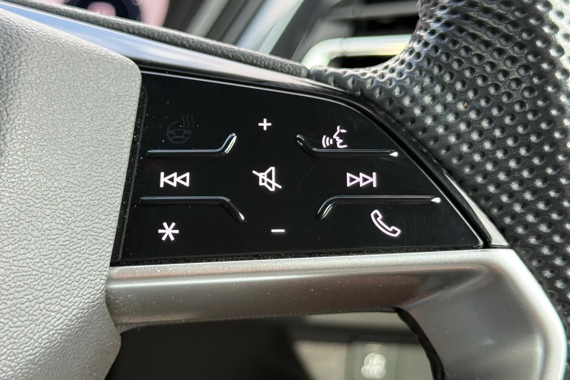 Audi Q4 thumbnail image number 22