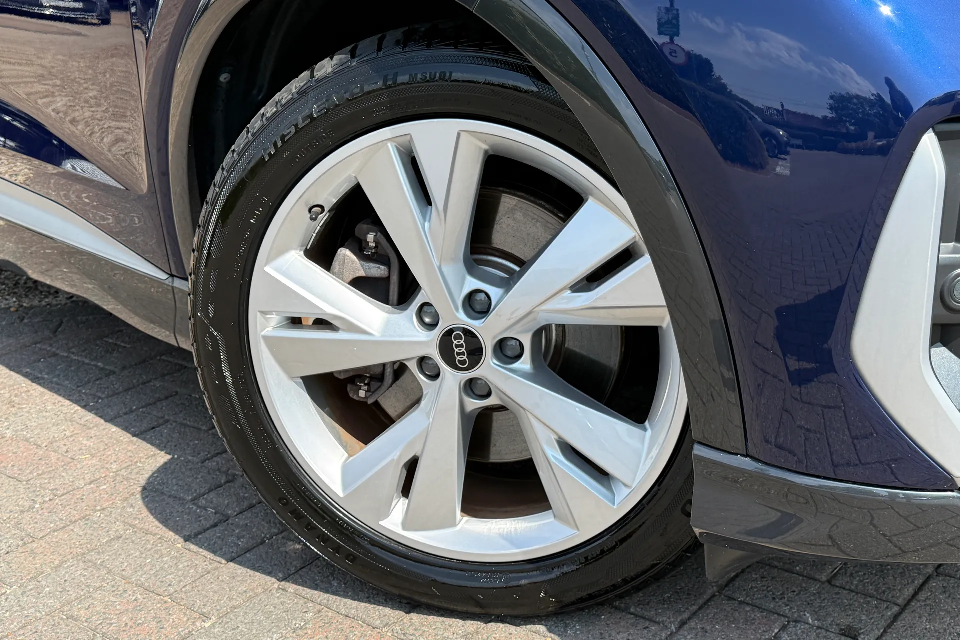 Audi Q4 thumbnail image number 7