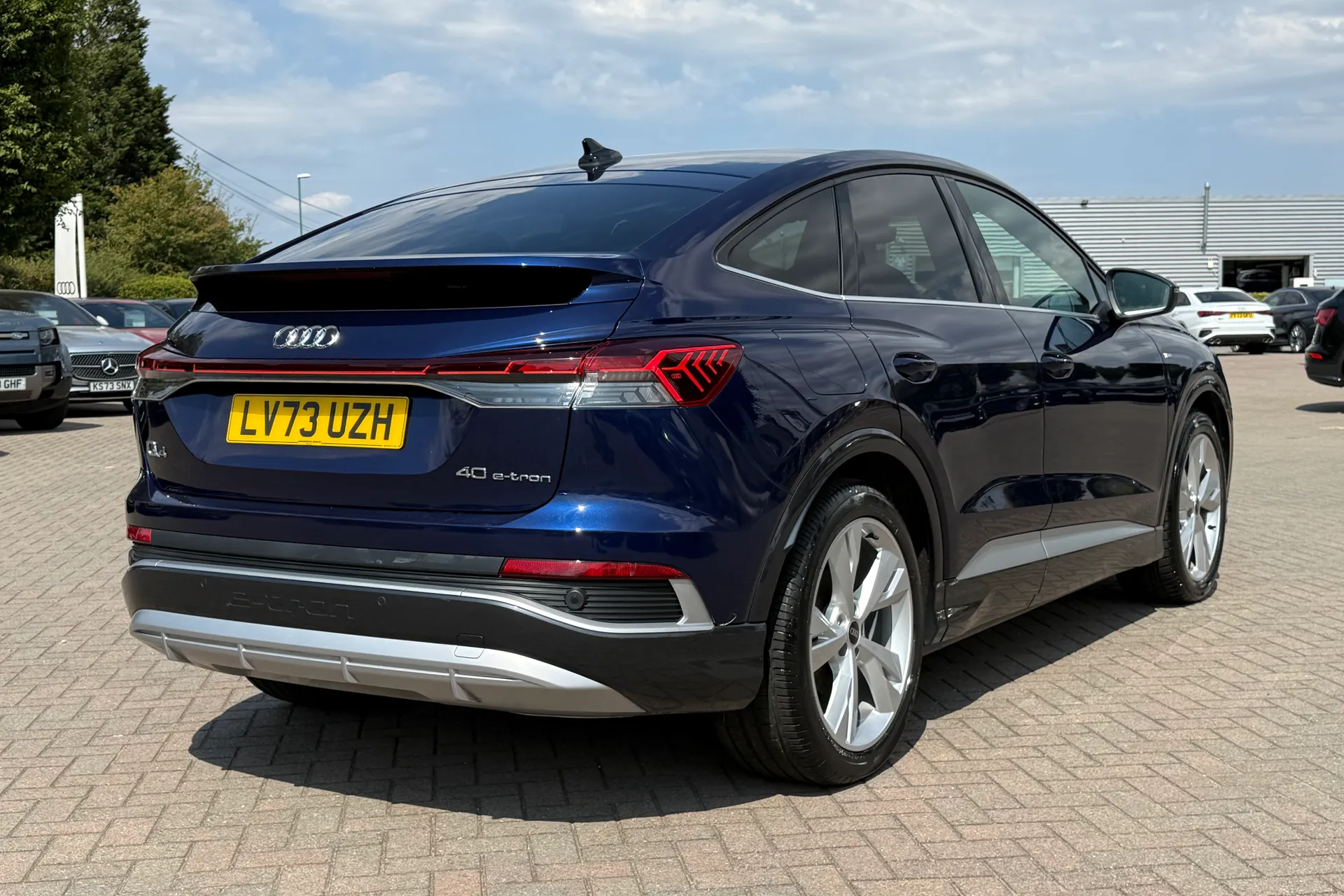 Audi Q4 thumbnail image number 32