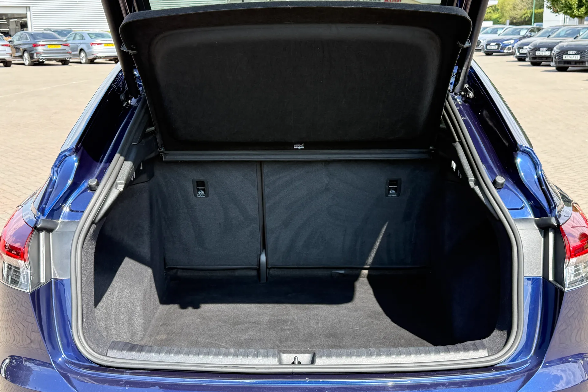 Audi Q4 thumbnail image number 35