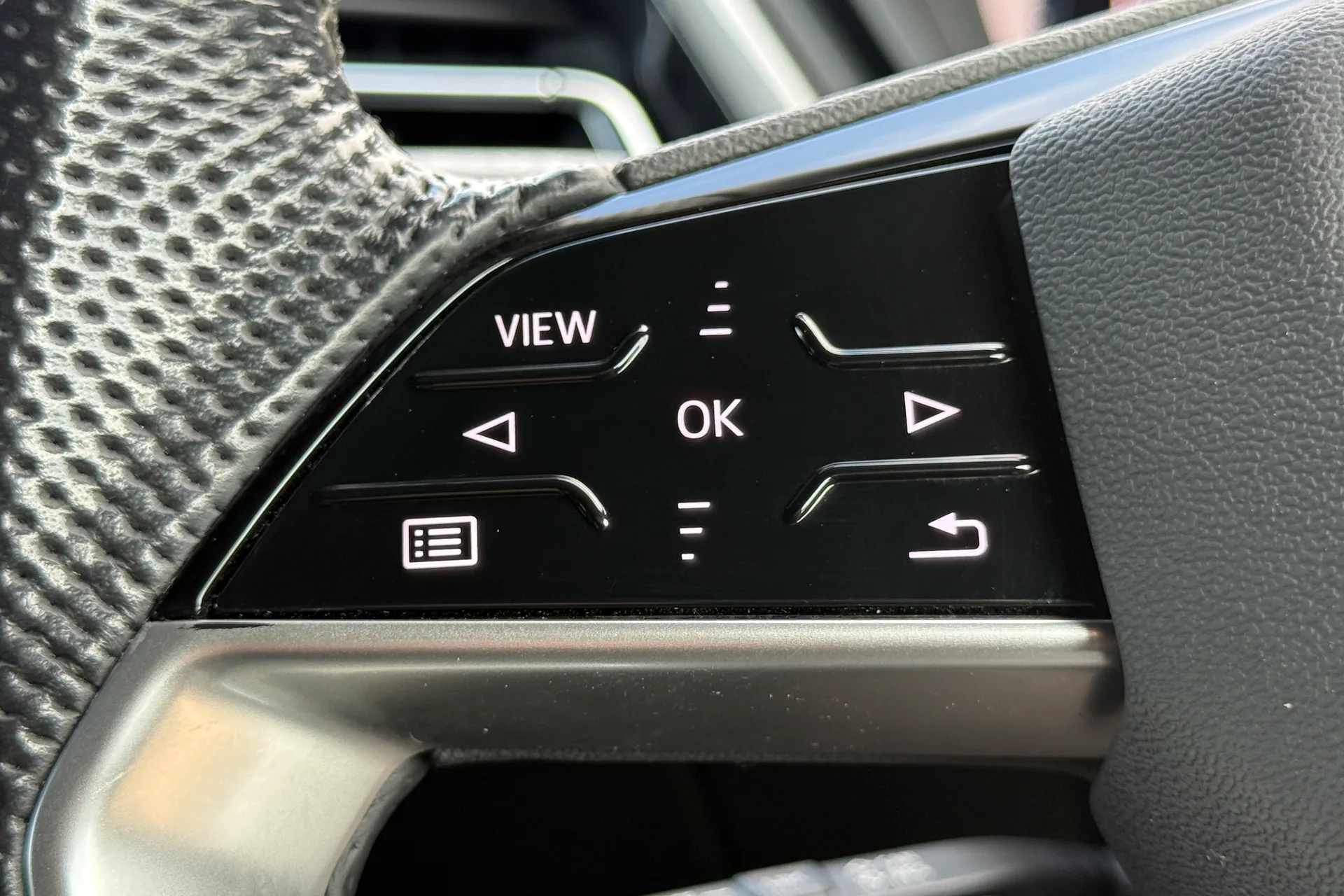 Audi Q4 thumbnail image number 21