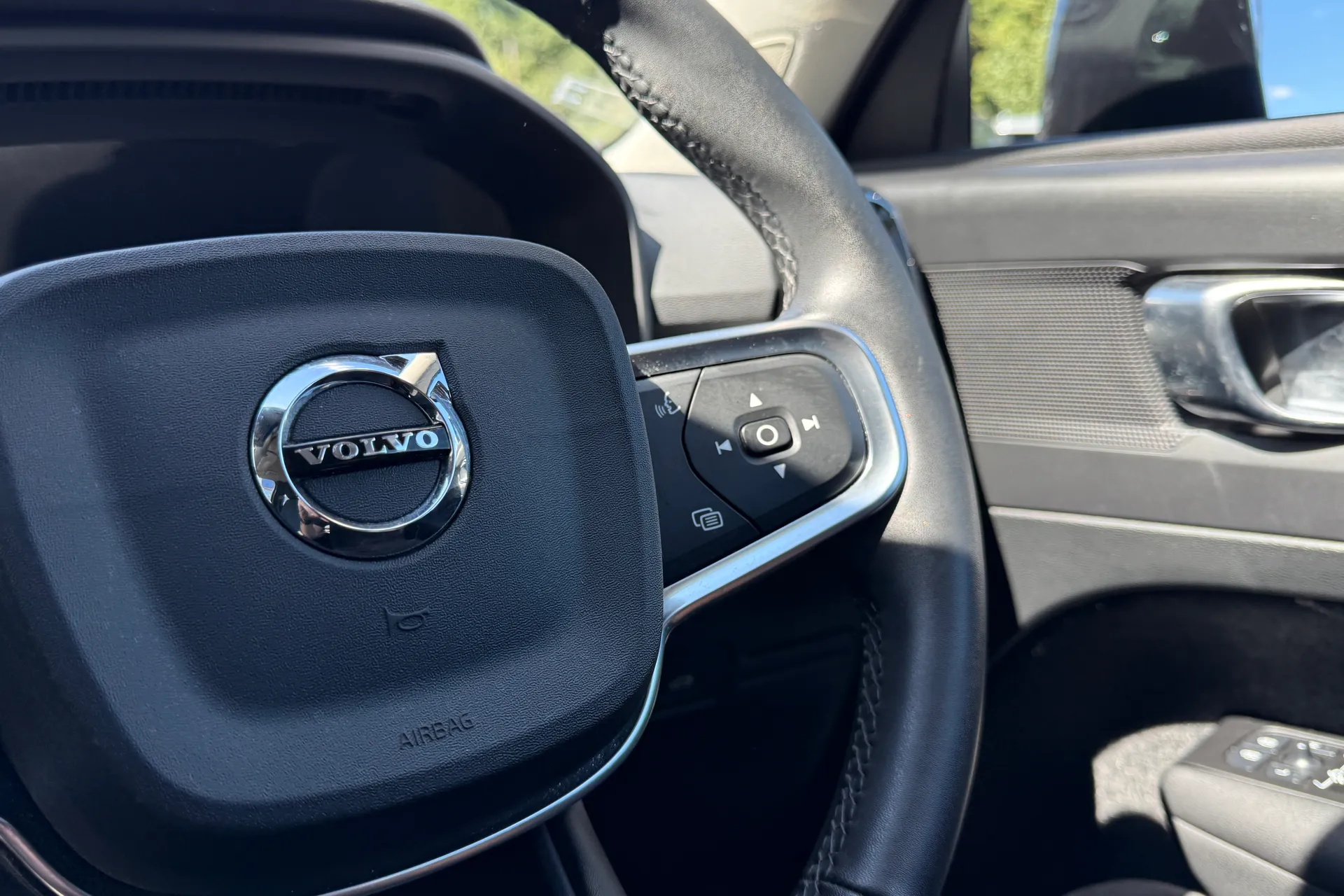 Volvo XC40 thumbnail image number 35