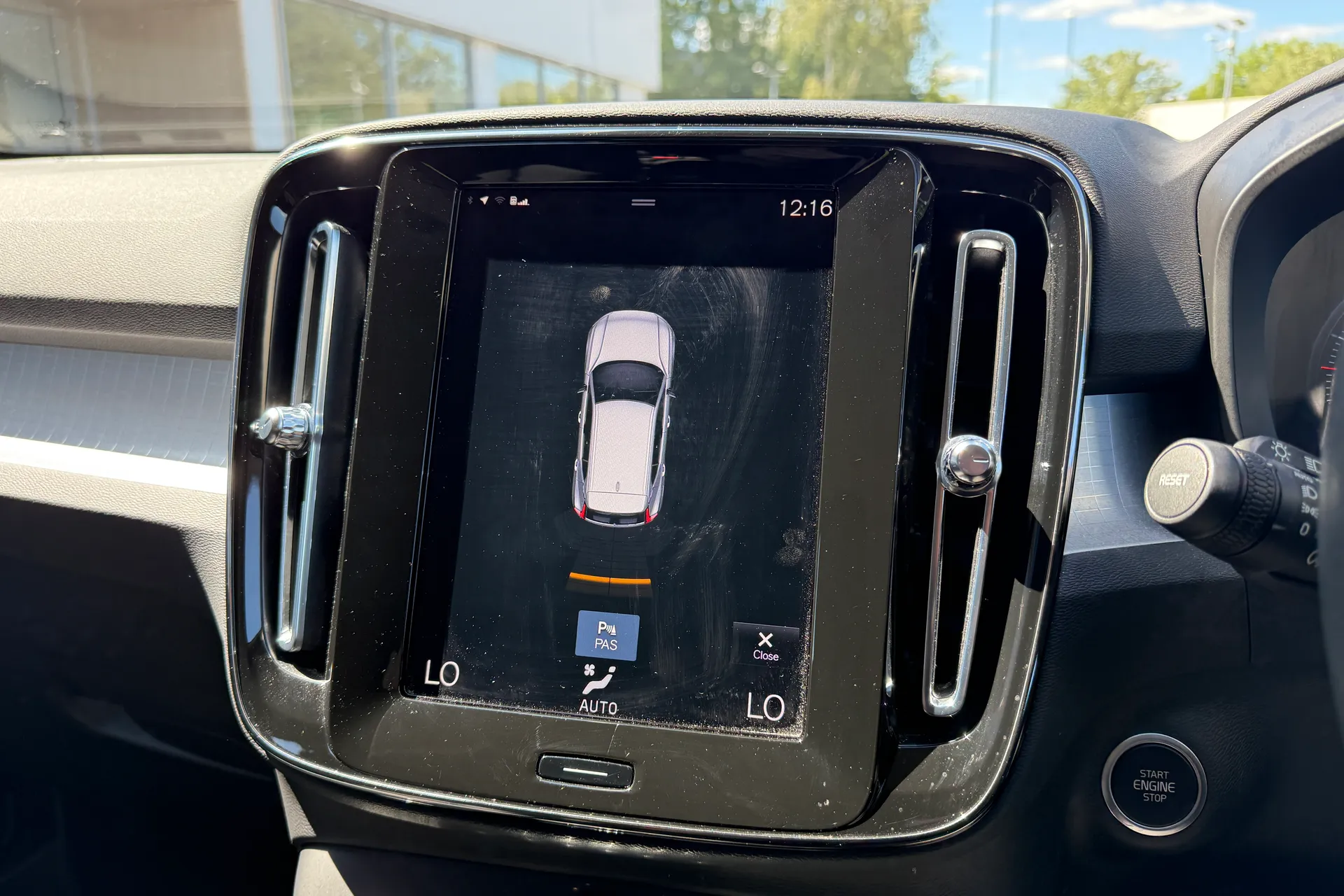 Volvo XC40 thumbnail image number 4