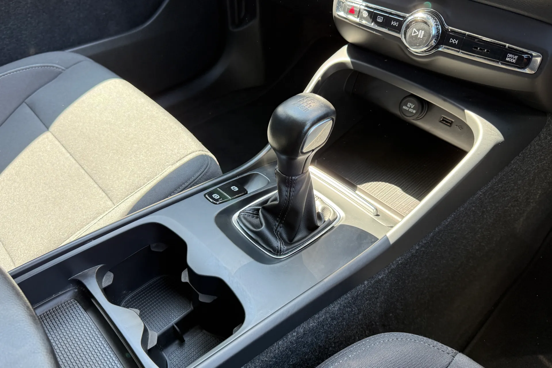 Volvo XC40 thumbnail image number 40