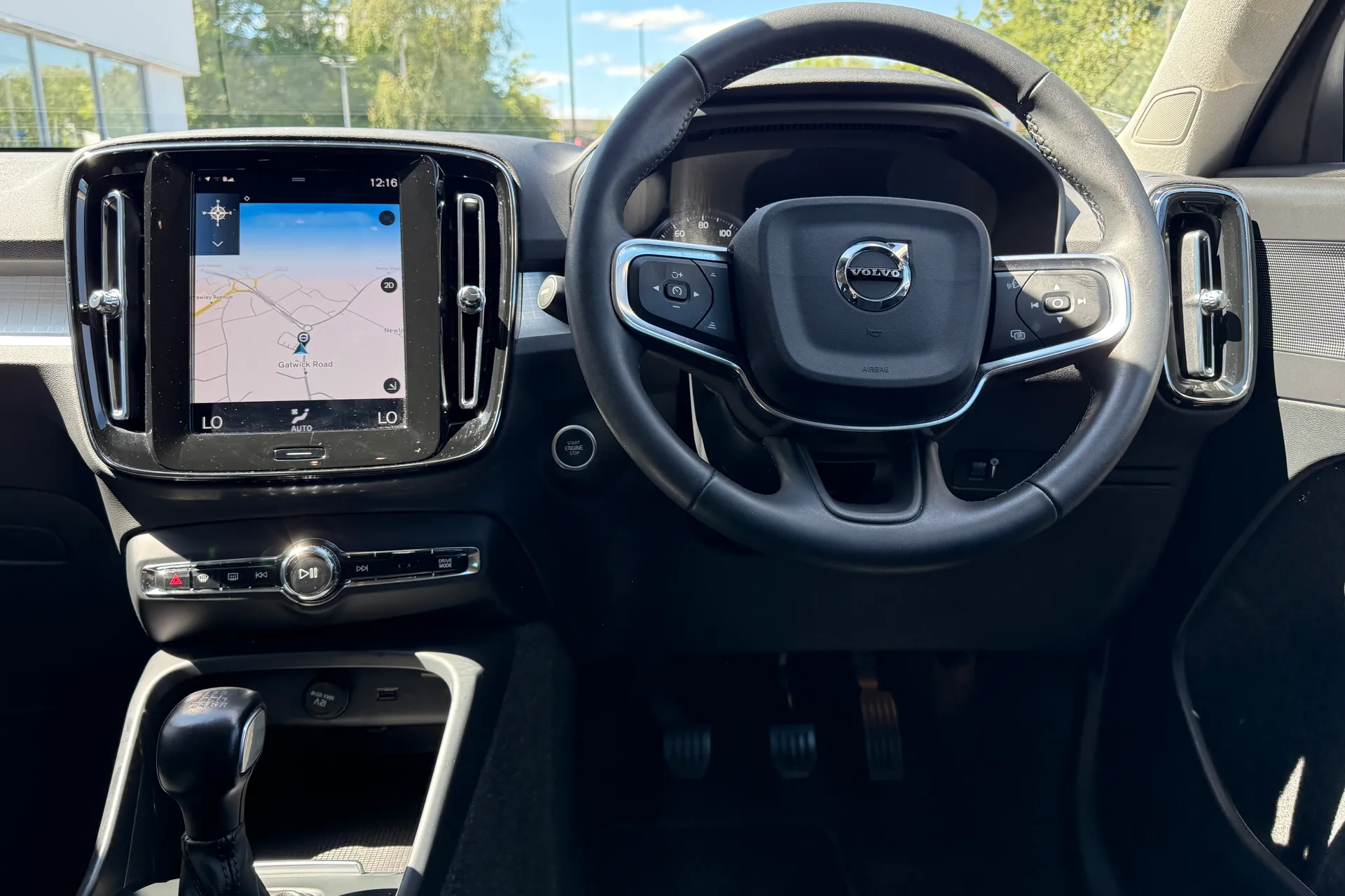 Volvo XC40 thumbnail image number 32