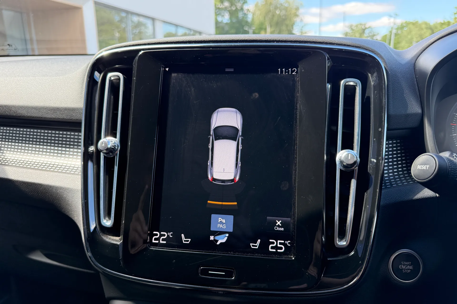 Volvo XC40 thumbnail image number 4