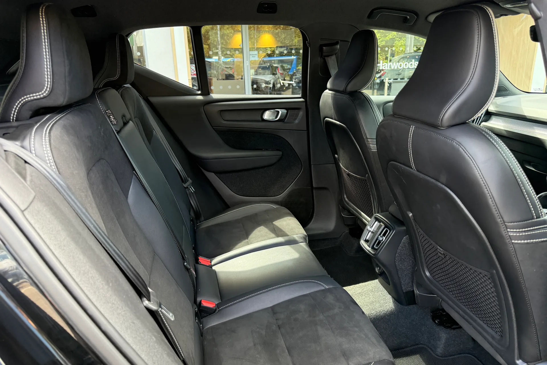Volvo XC40 thumbnail image number 23