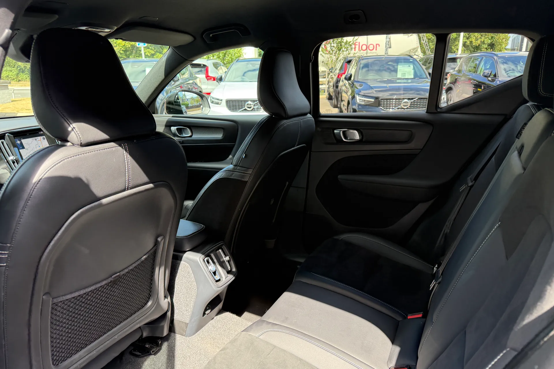 Volvo XC40 thumbnail image number 30