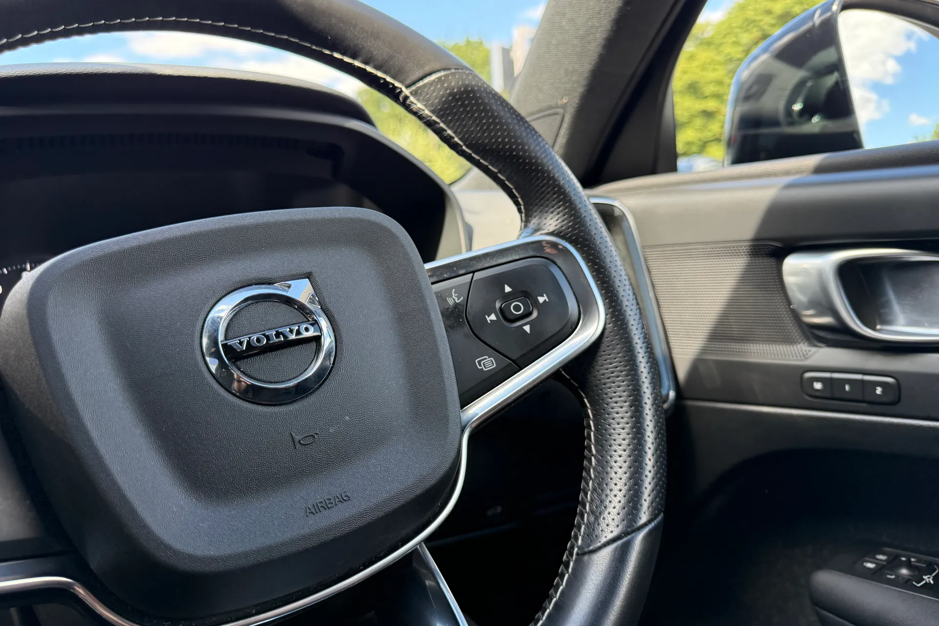 Volvo XC40 thumbnail image number 37
