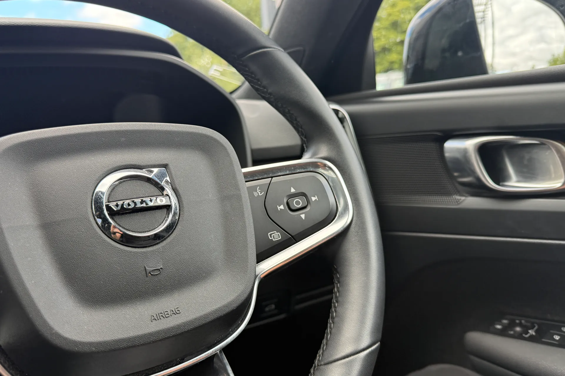 Volvo XC40 thumbnail image number 38