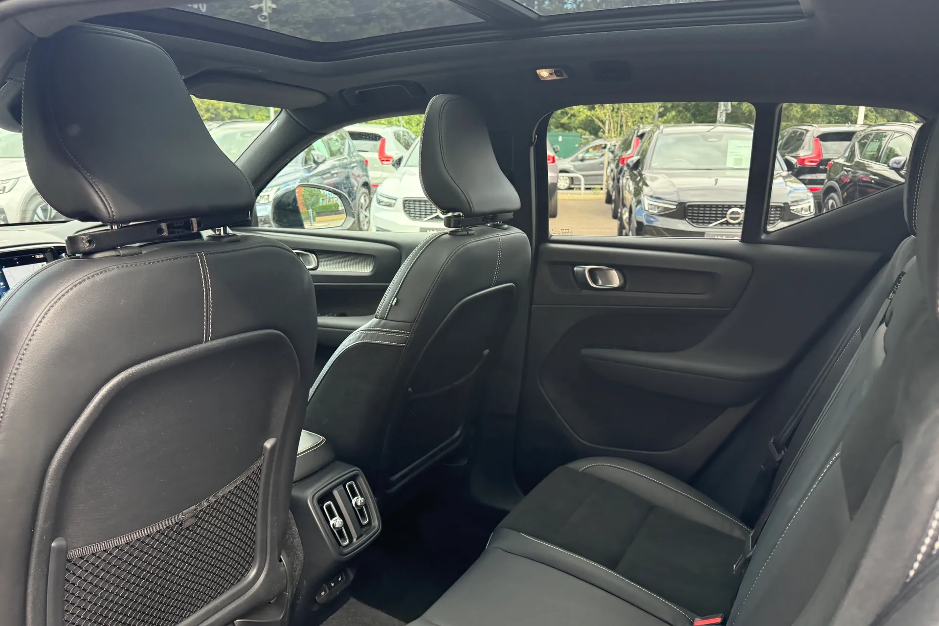 Volvo XC40 thumbnail image number 30