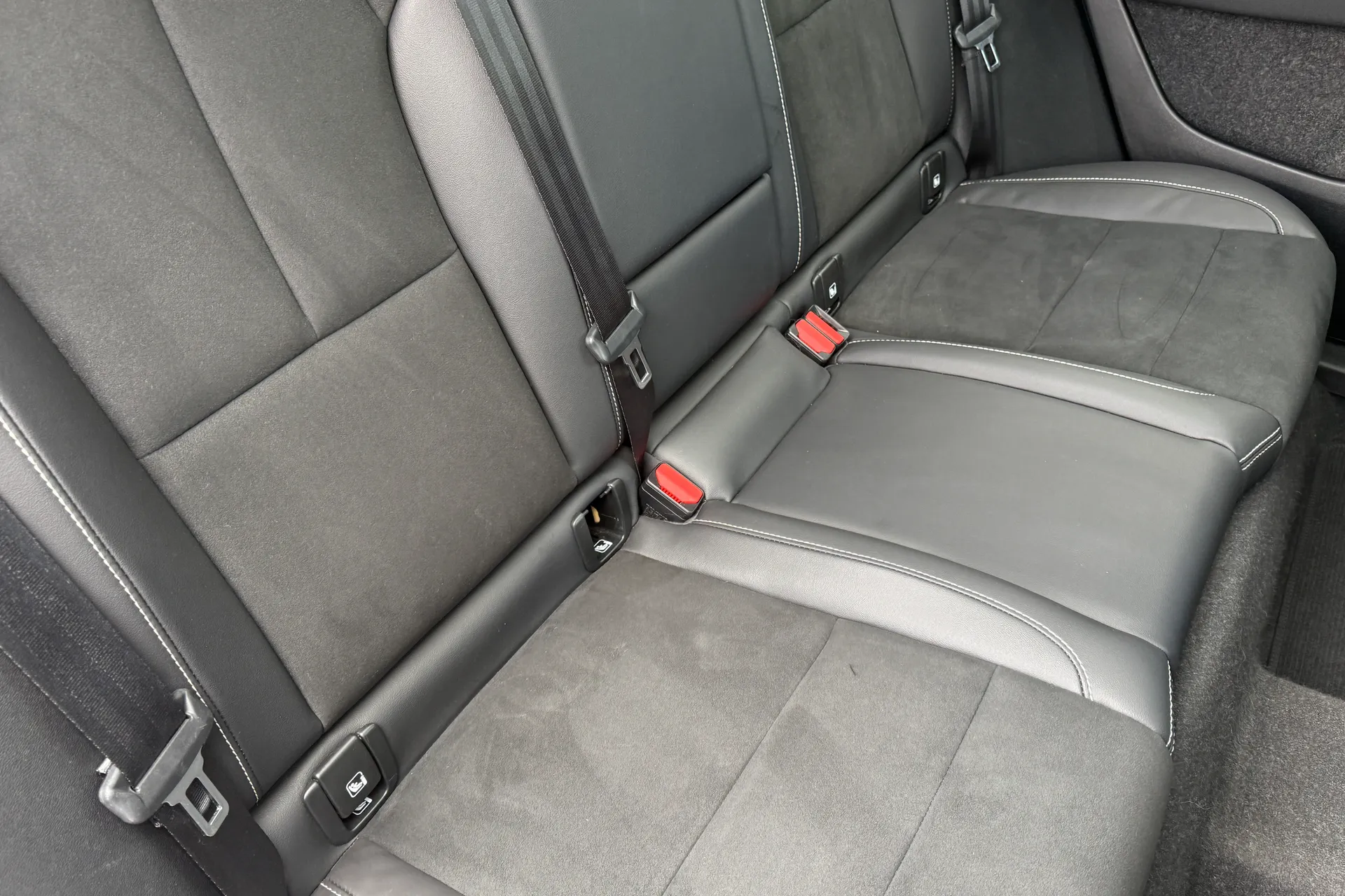 Volvo XC40 thumbnail image number 24