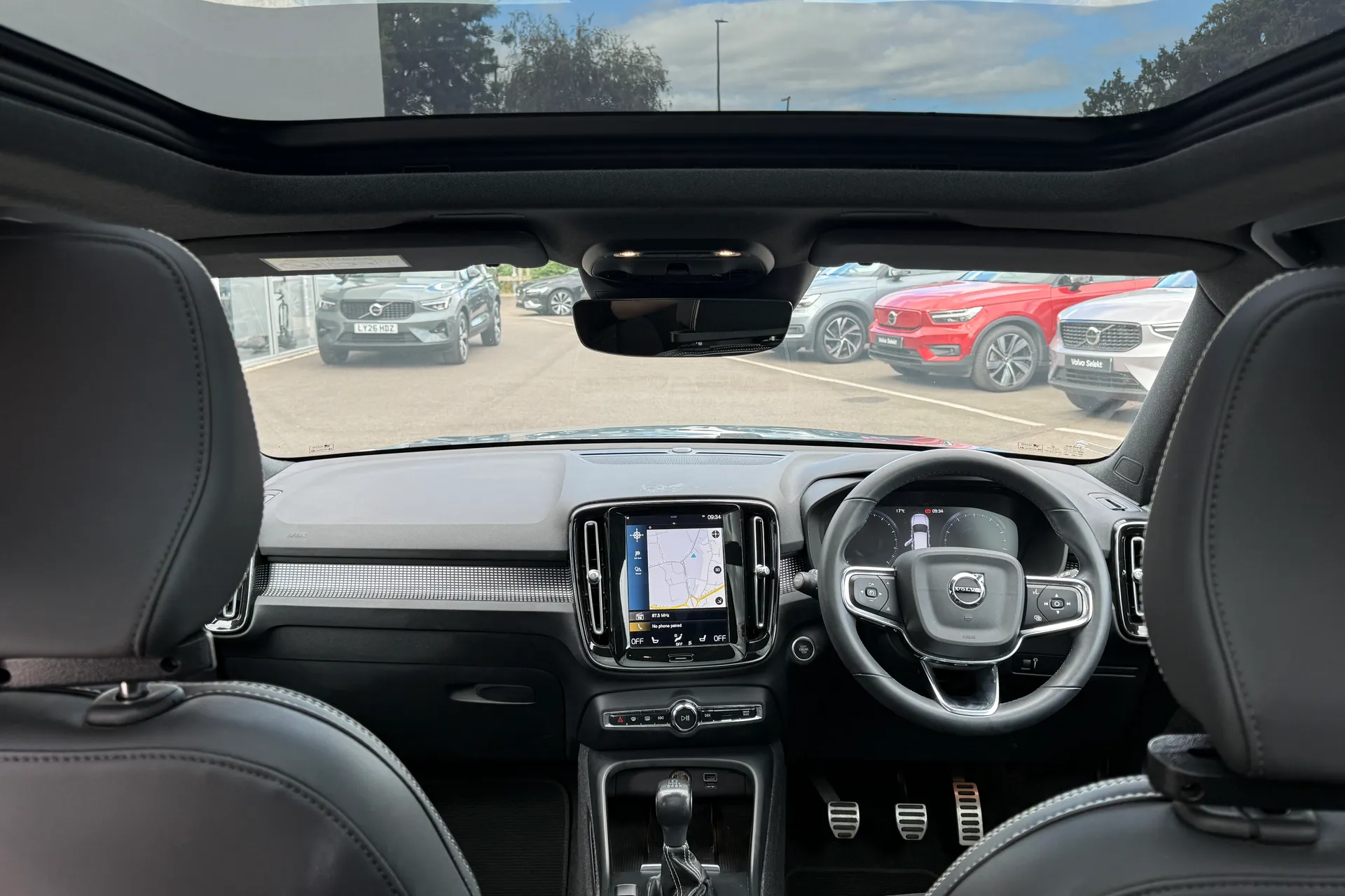 Volvo XC40 thumbnail image number 3