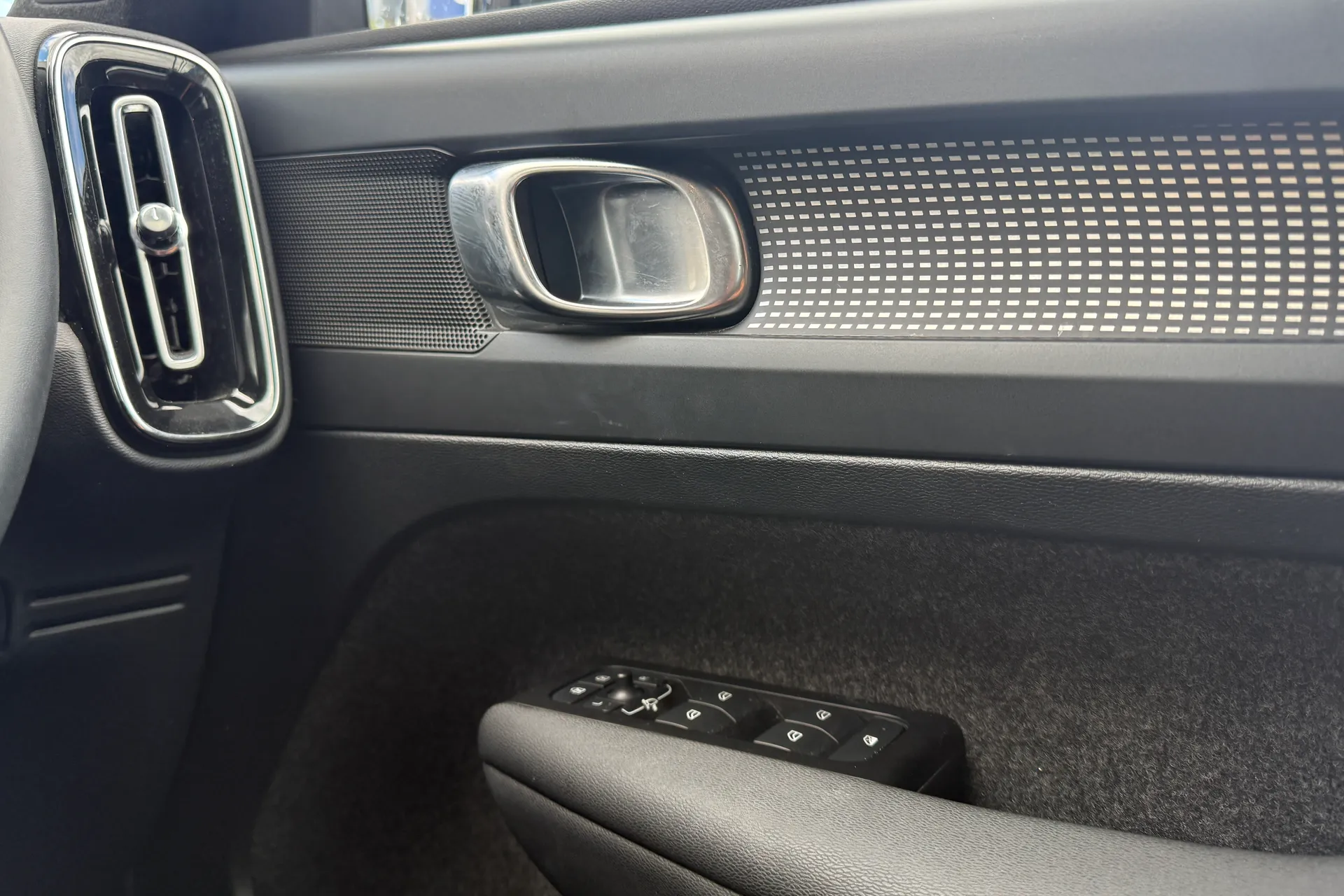 Volvo XC40 thumbnail image number 43