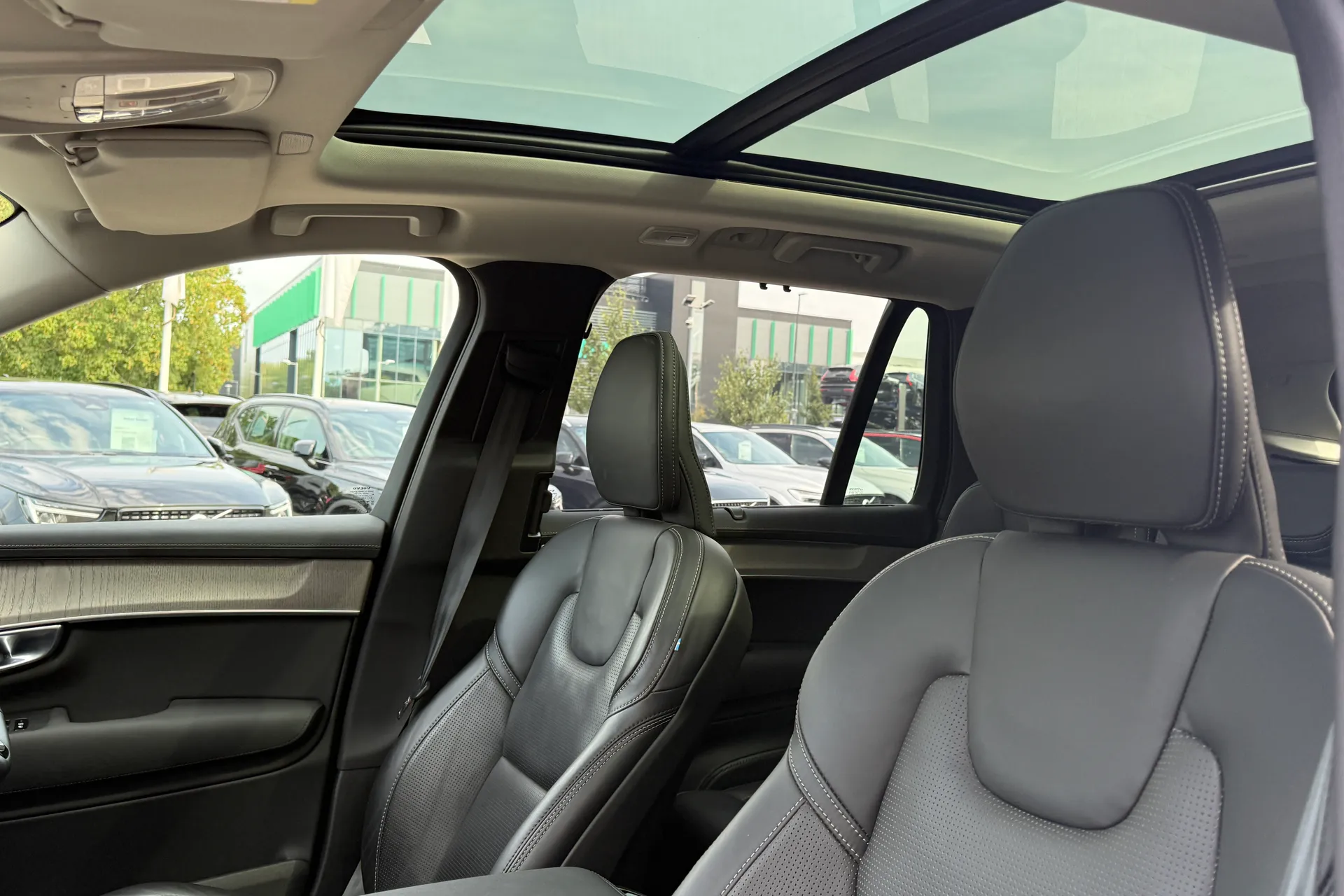 Volvo XC90 thumbnail image number 32