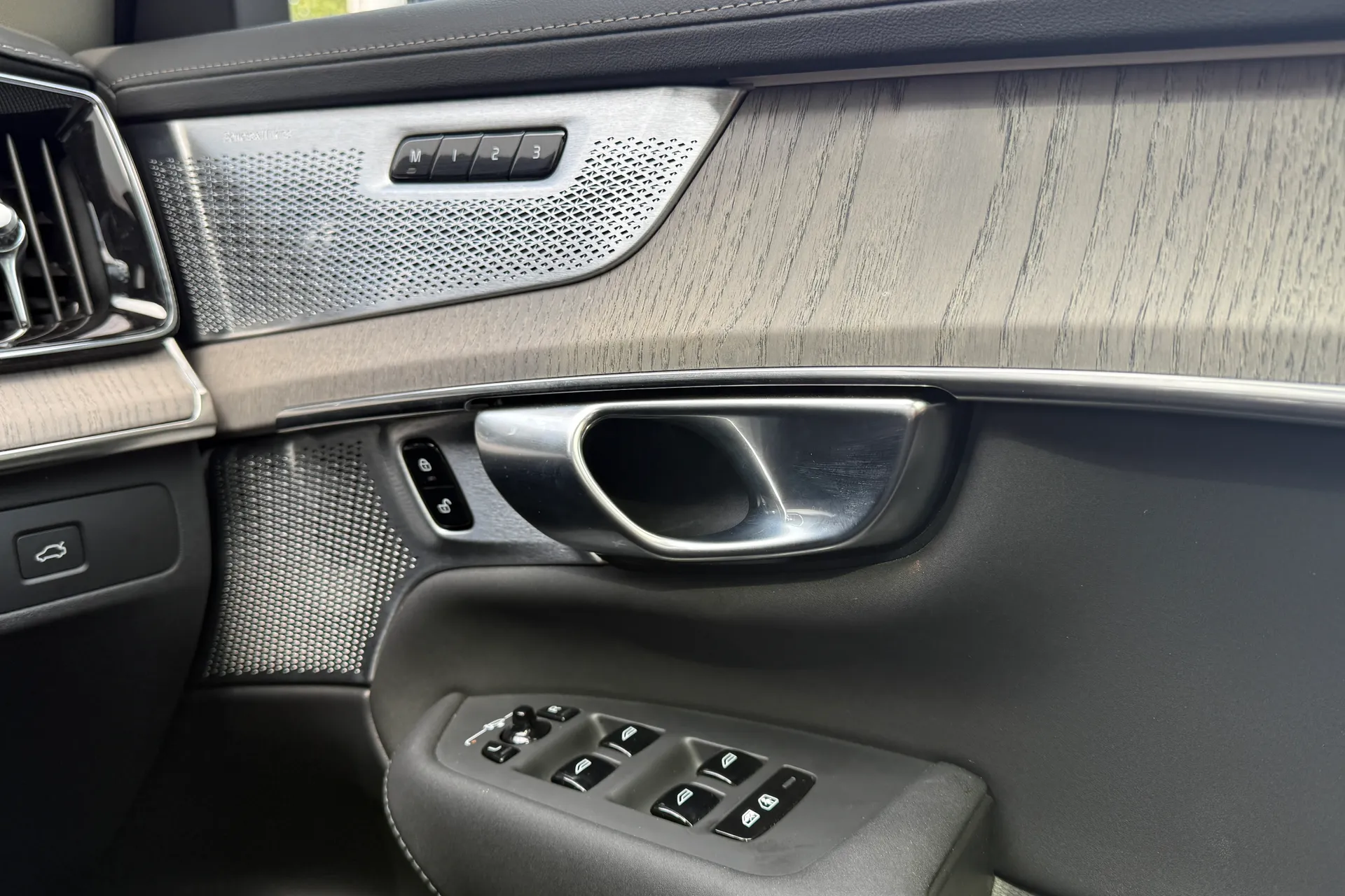 Volvo XC90 thumbnail image number 45