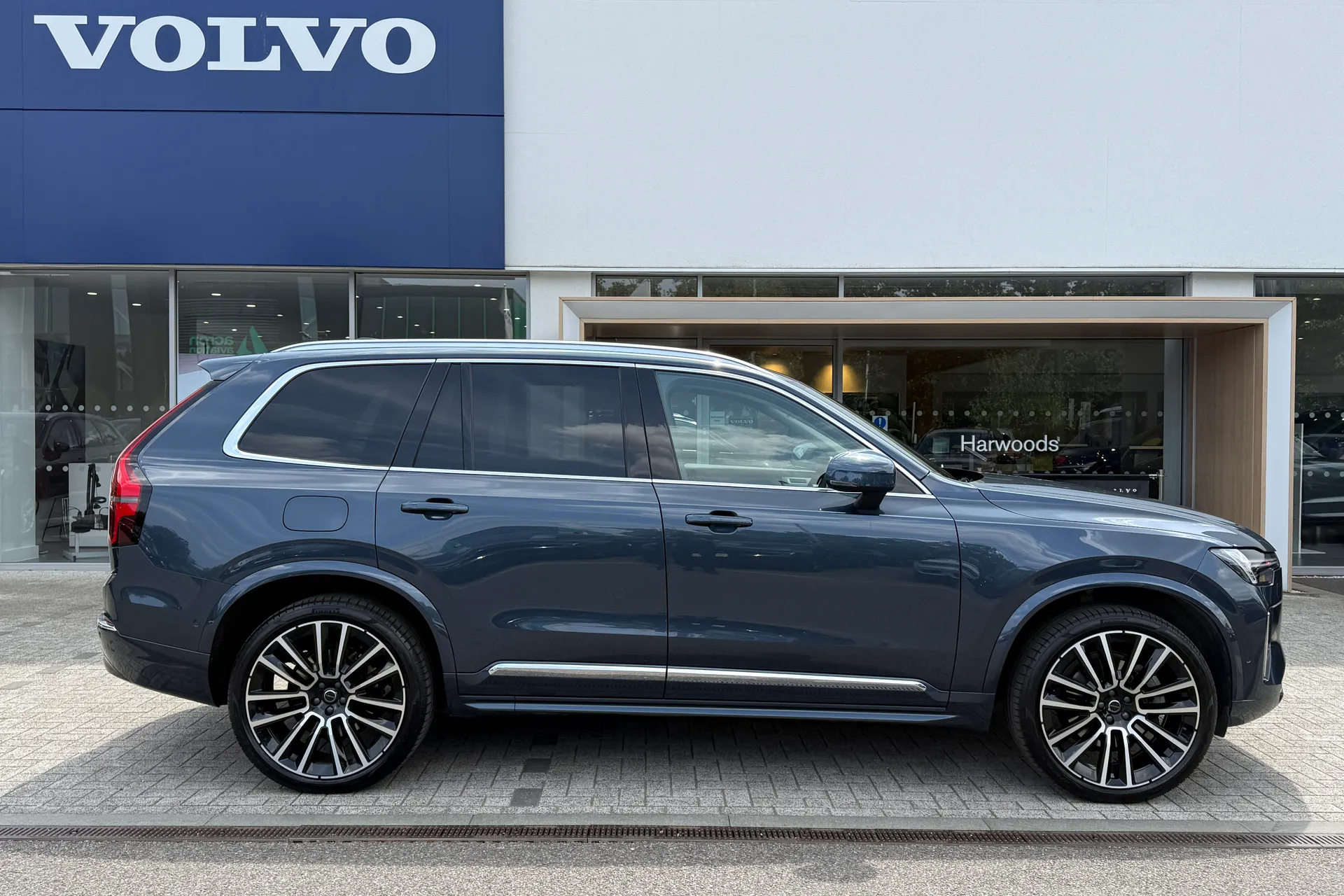 Volvo XC90 thumbnail image number 2