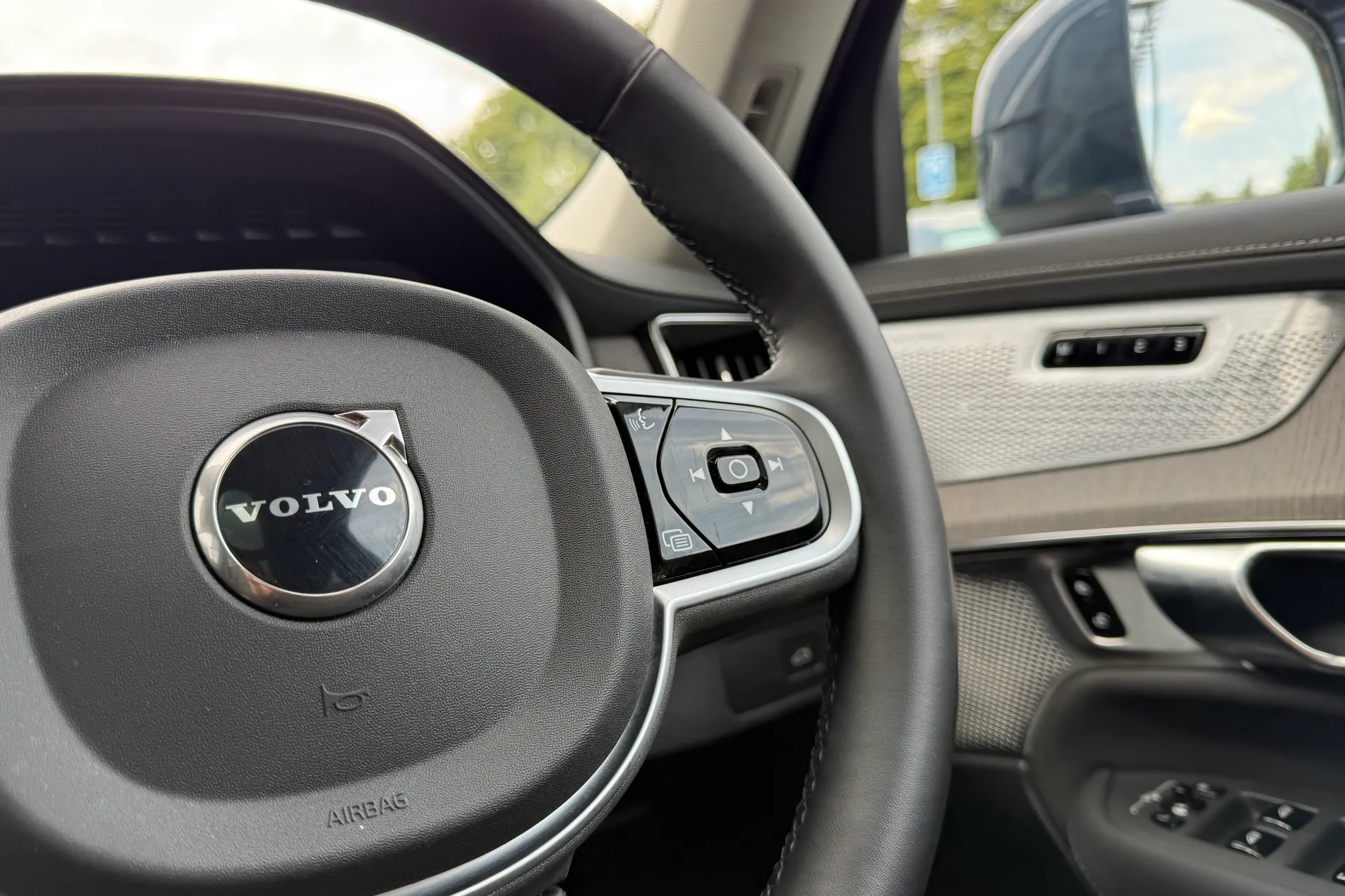 Volvo XC90 thumbnail image number 39