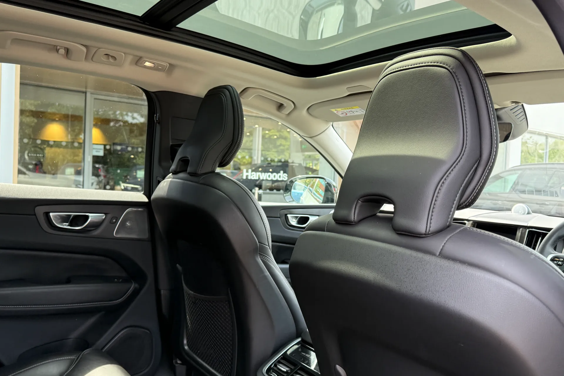 Volvo XC60 thumbnail image number 25