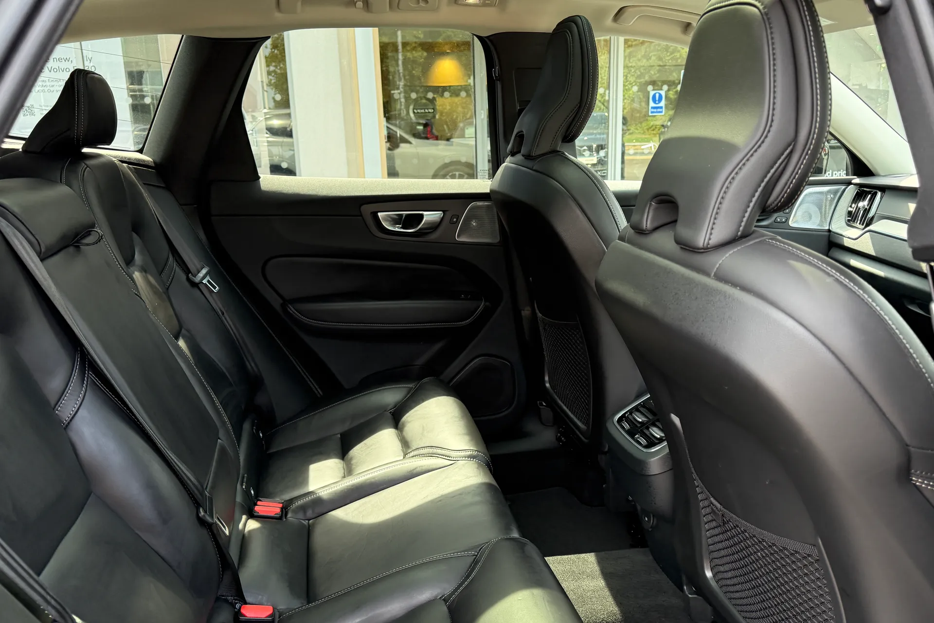 Volvo XC60 thumbnail image number 24