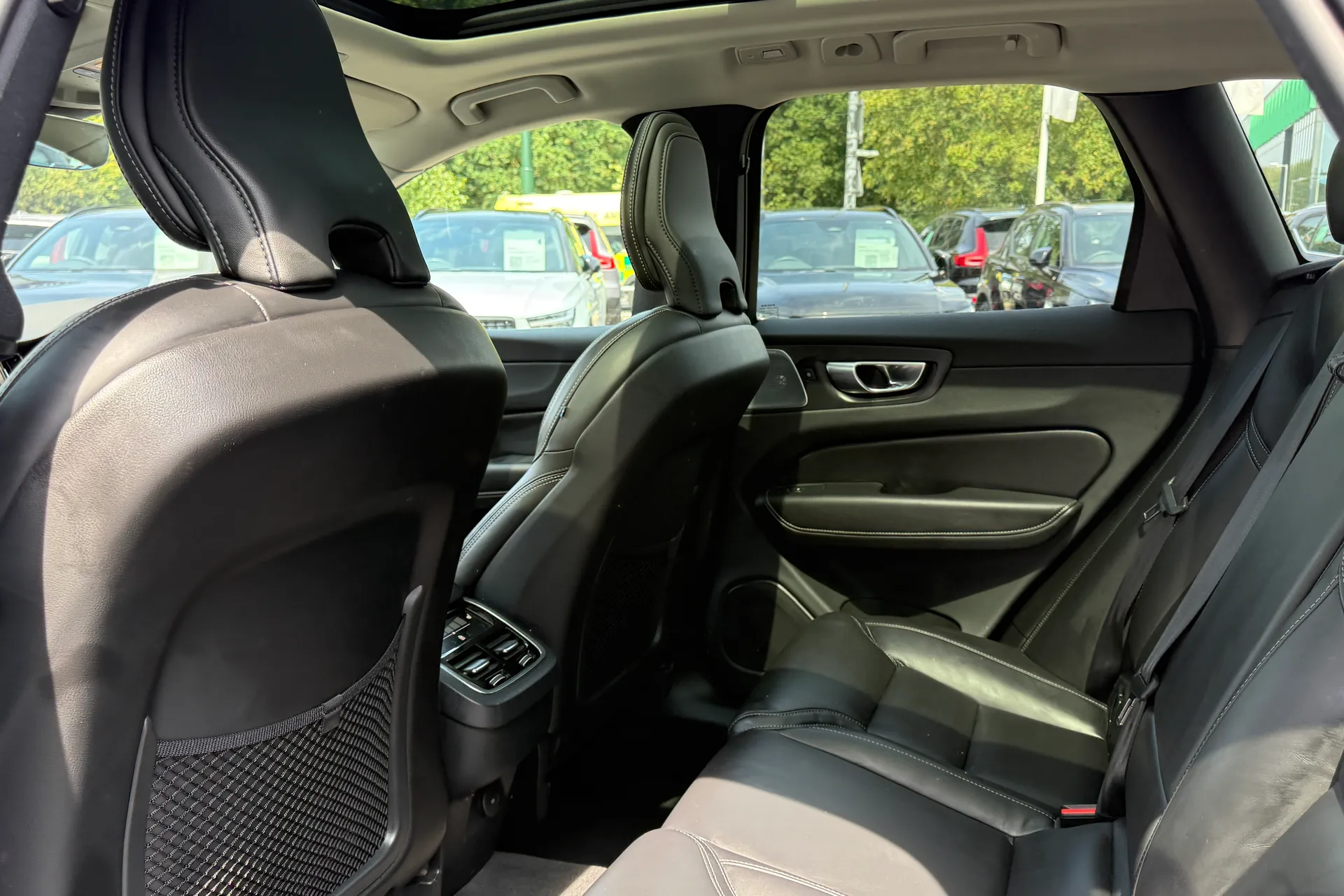 Volvo XC60 thumbnail image number 31
