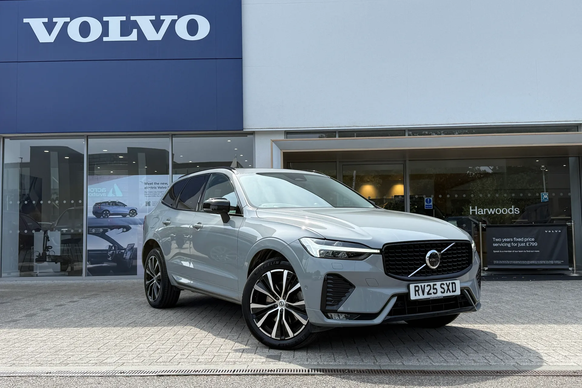 Volvo XC60 focused image