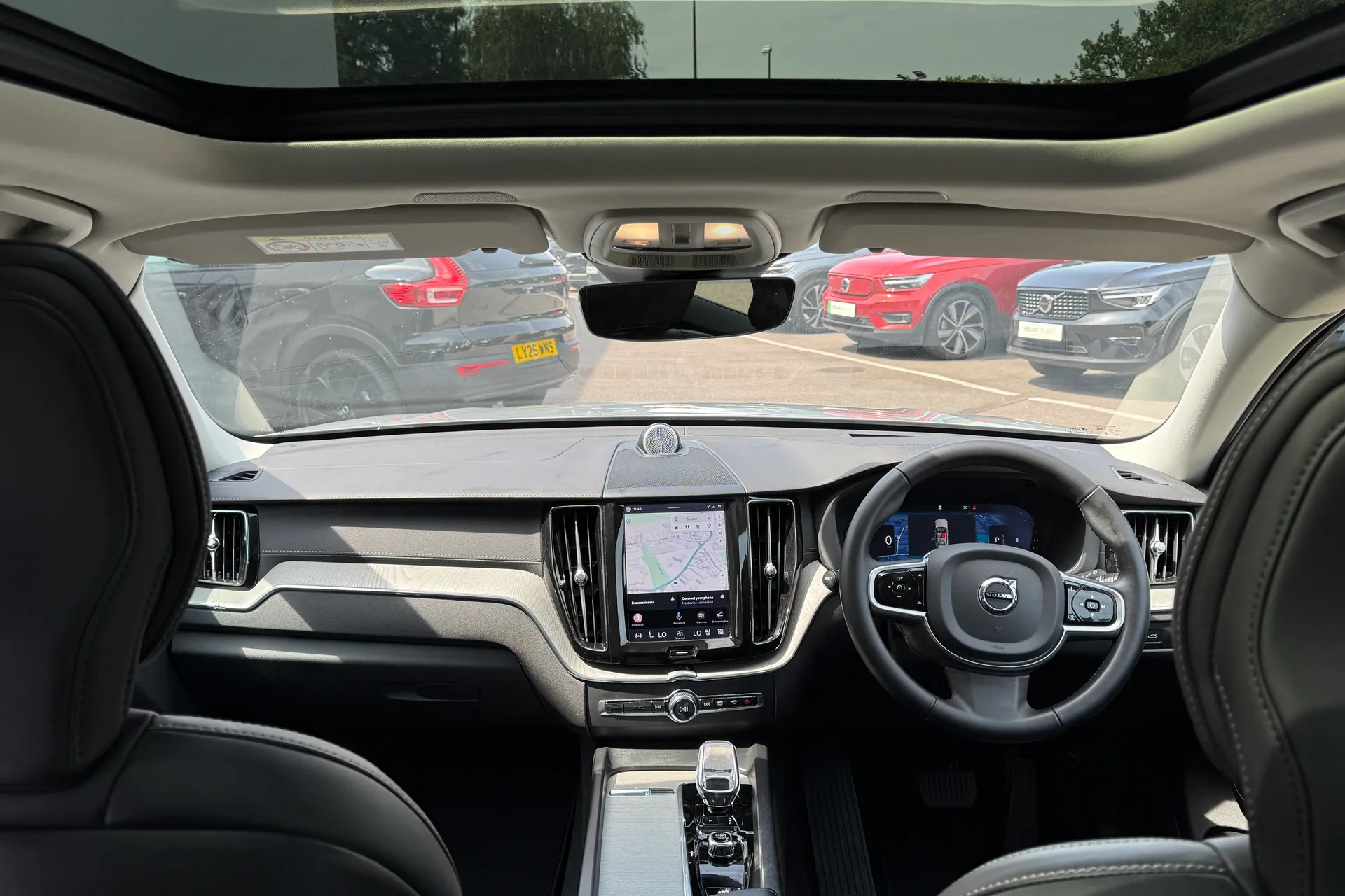 Volvo XC60 thumbnail image number 3