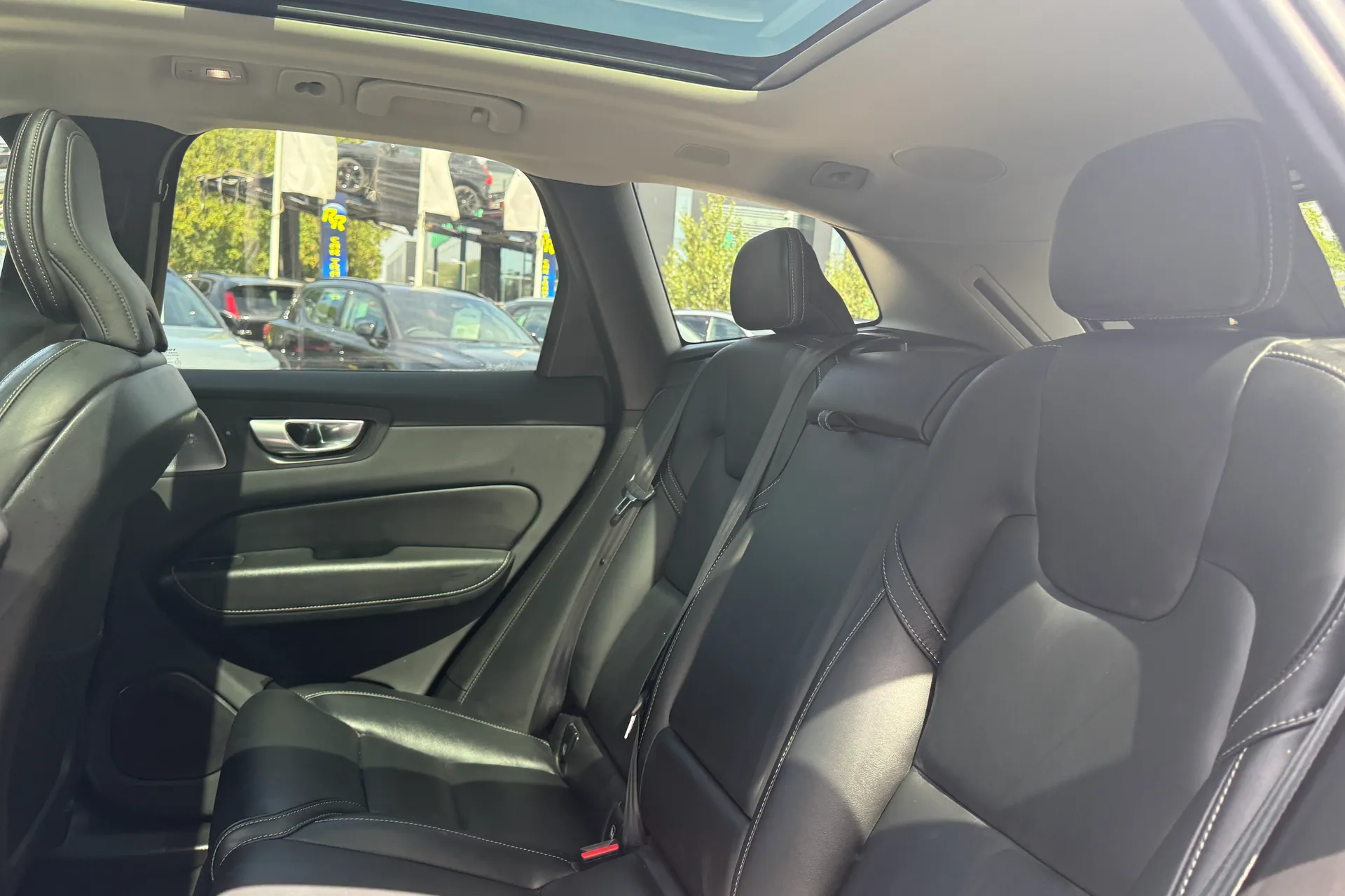 Volvo XC60 thumbnail image number 30