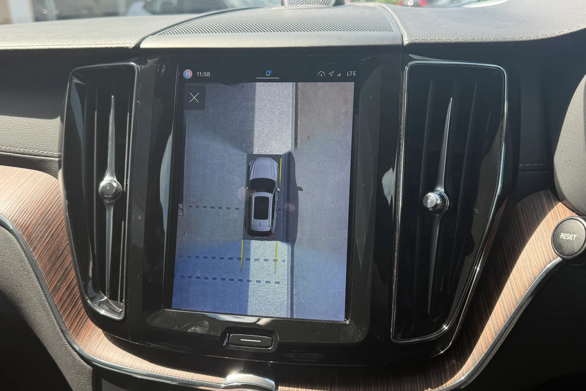 Volvo XC60 thumbnail image number 4