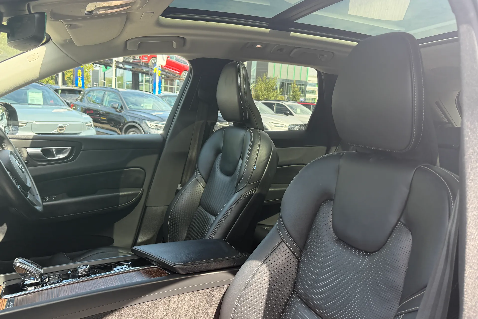 Volvo XC60 thumbnail image number 28