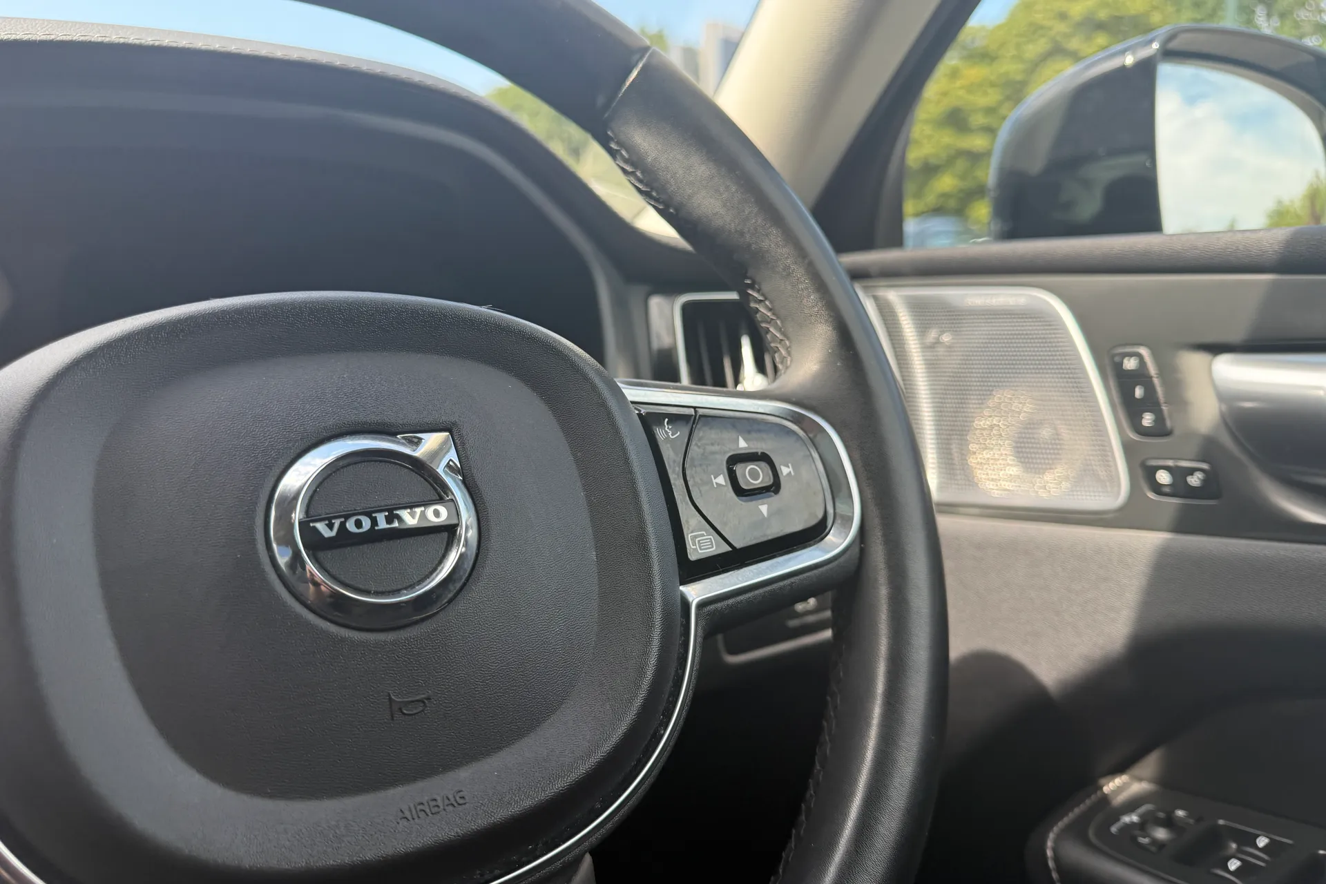 Volvo XC60 thumbnail image number 36