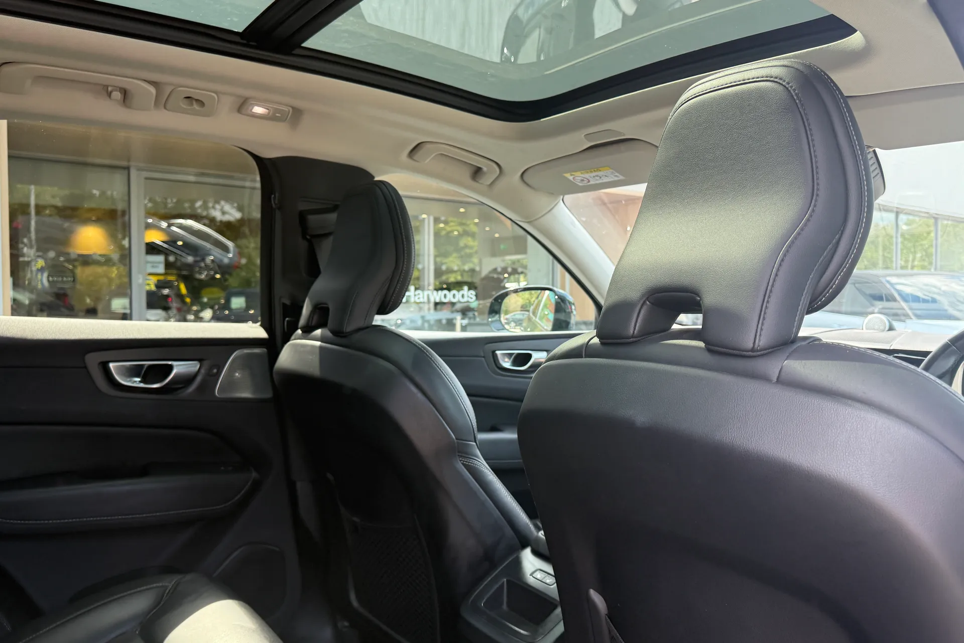 Volvo XC60 thumbnail image number 24