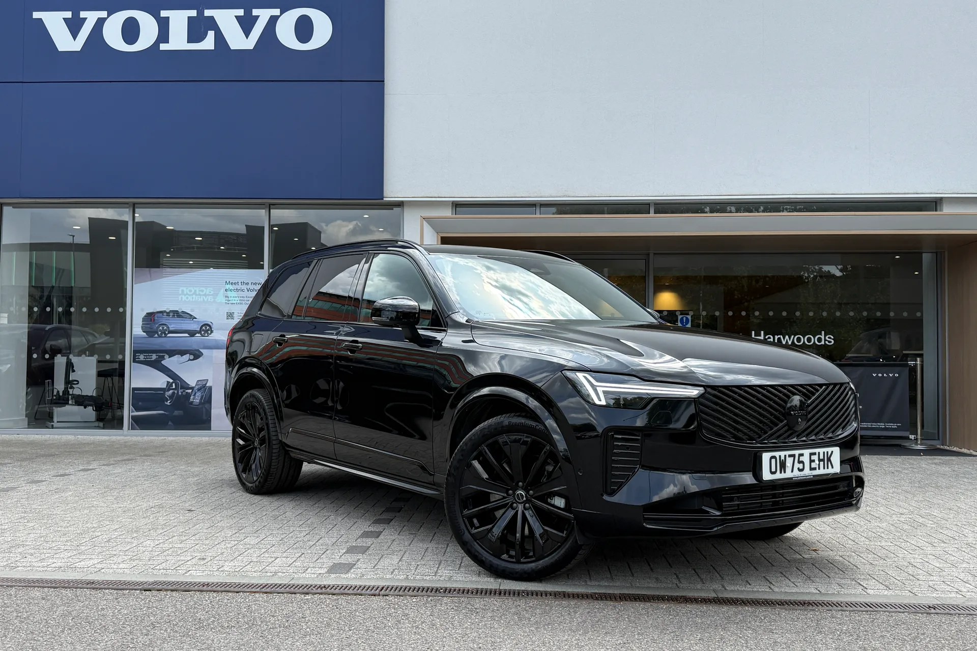 Volvo XC90 focused image