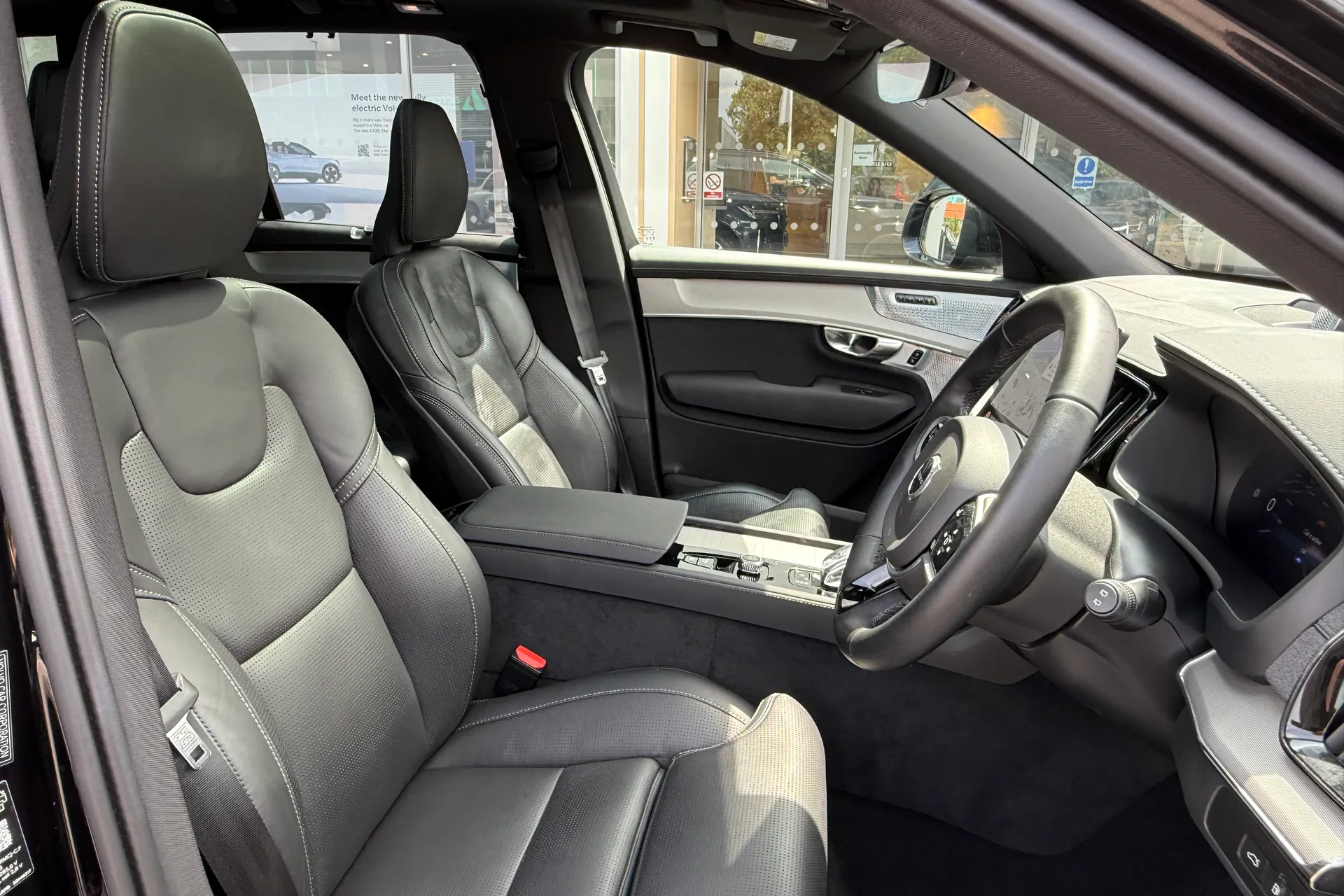 Volvo XC90 thumbnail image number 28