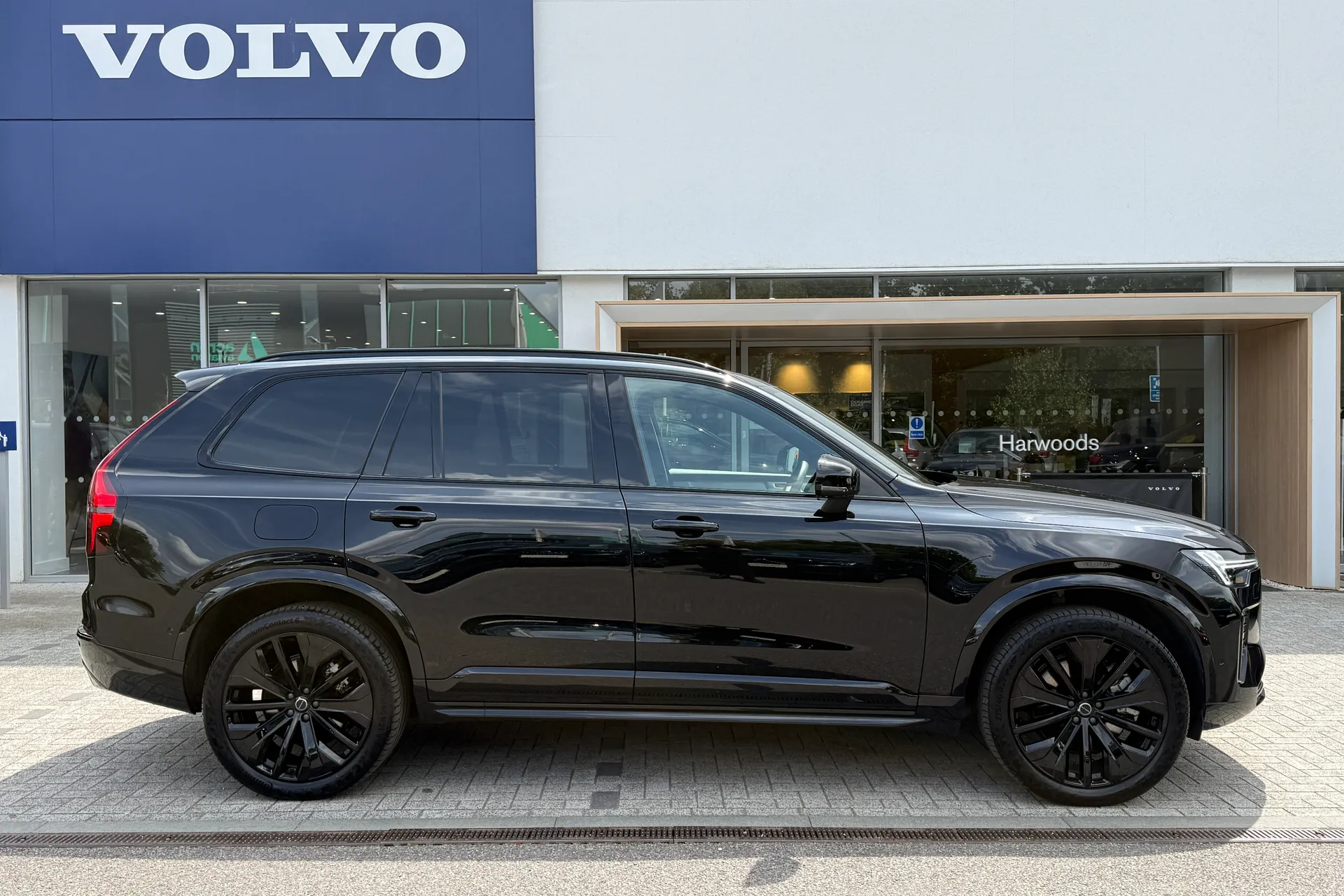 Volvo XC90 thumbnail image number 2