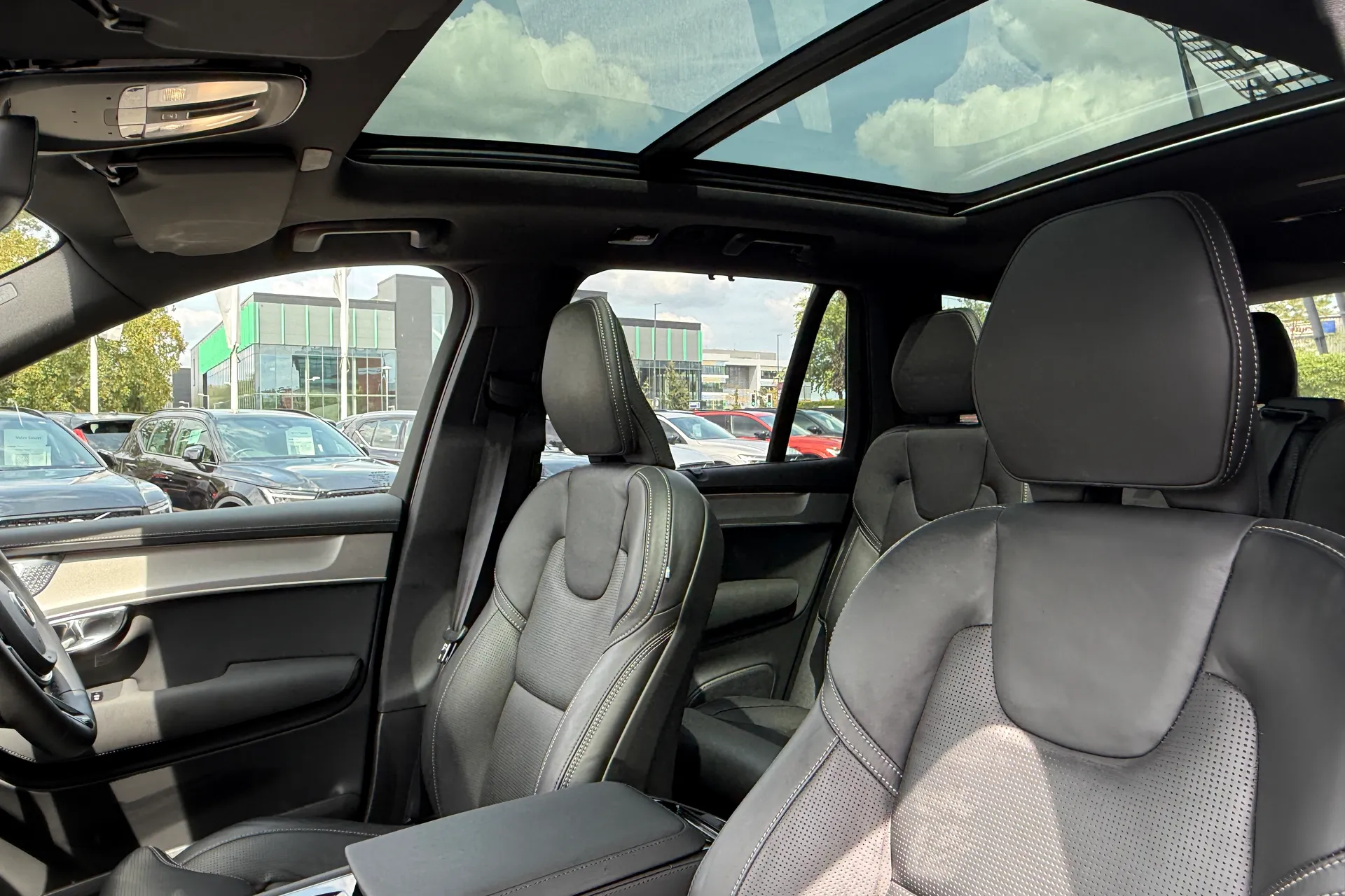 Volvo XC90 thumbnail image number 30