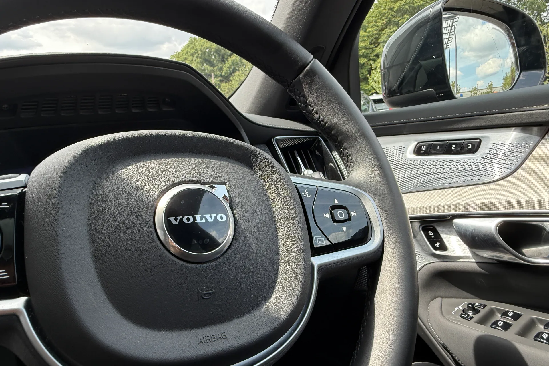 Volvo XC90 thumbnail image number 39