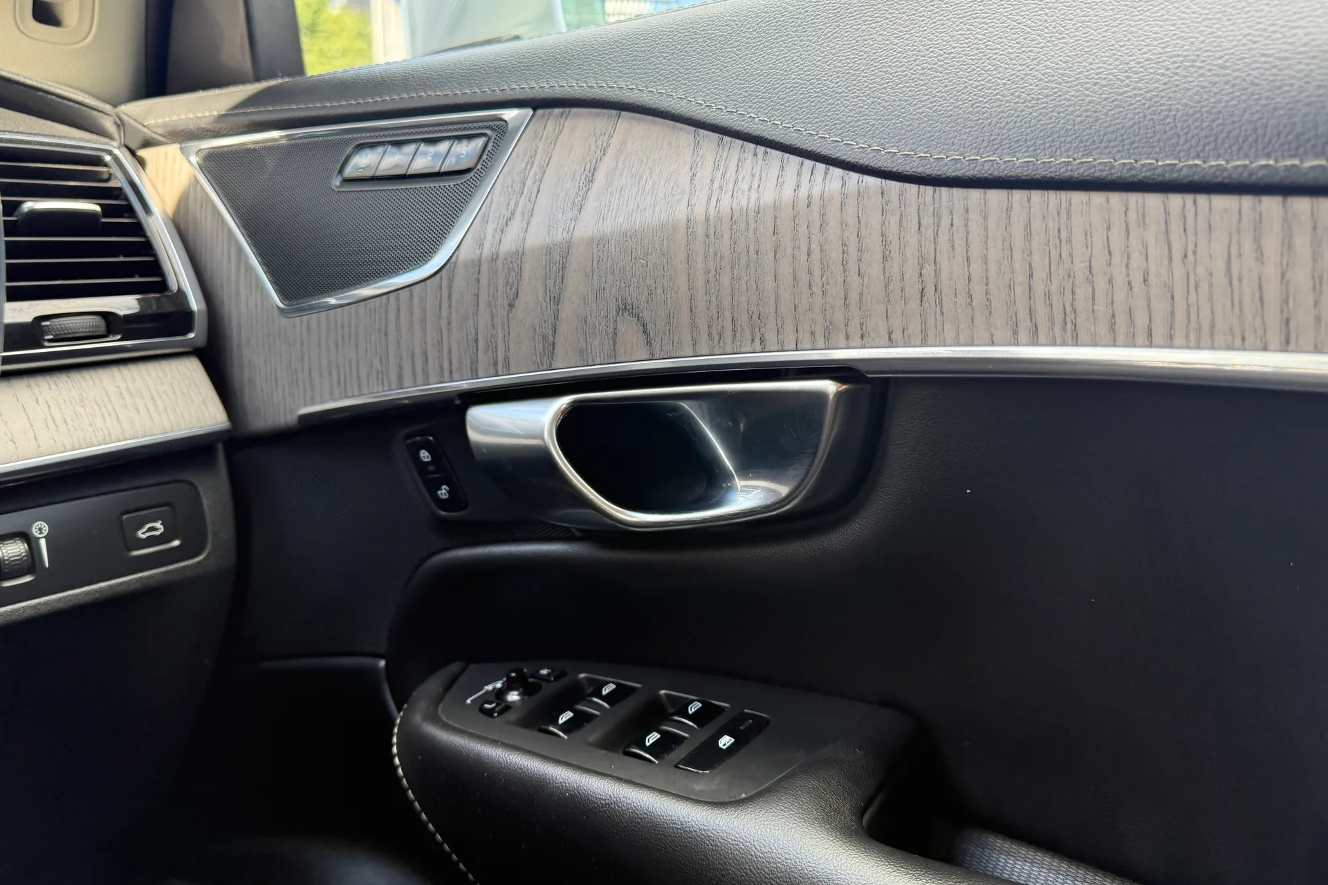 Volvo XC90 thumbnail image number 45