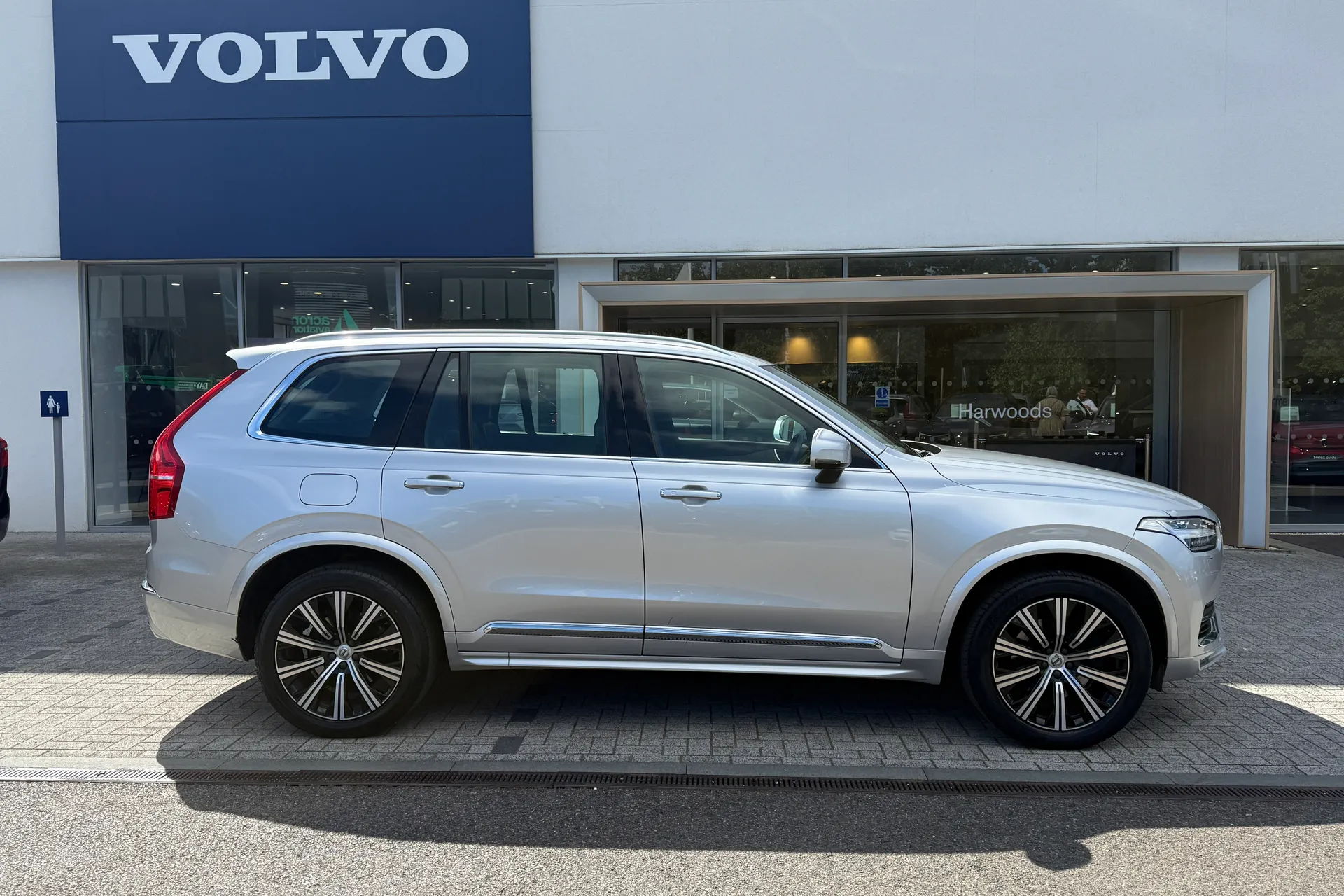 Volvo XC90 thumbnail image number 2